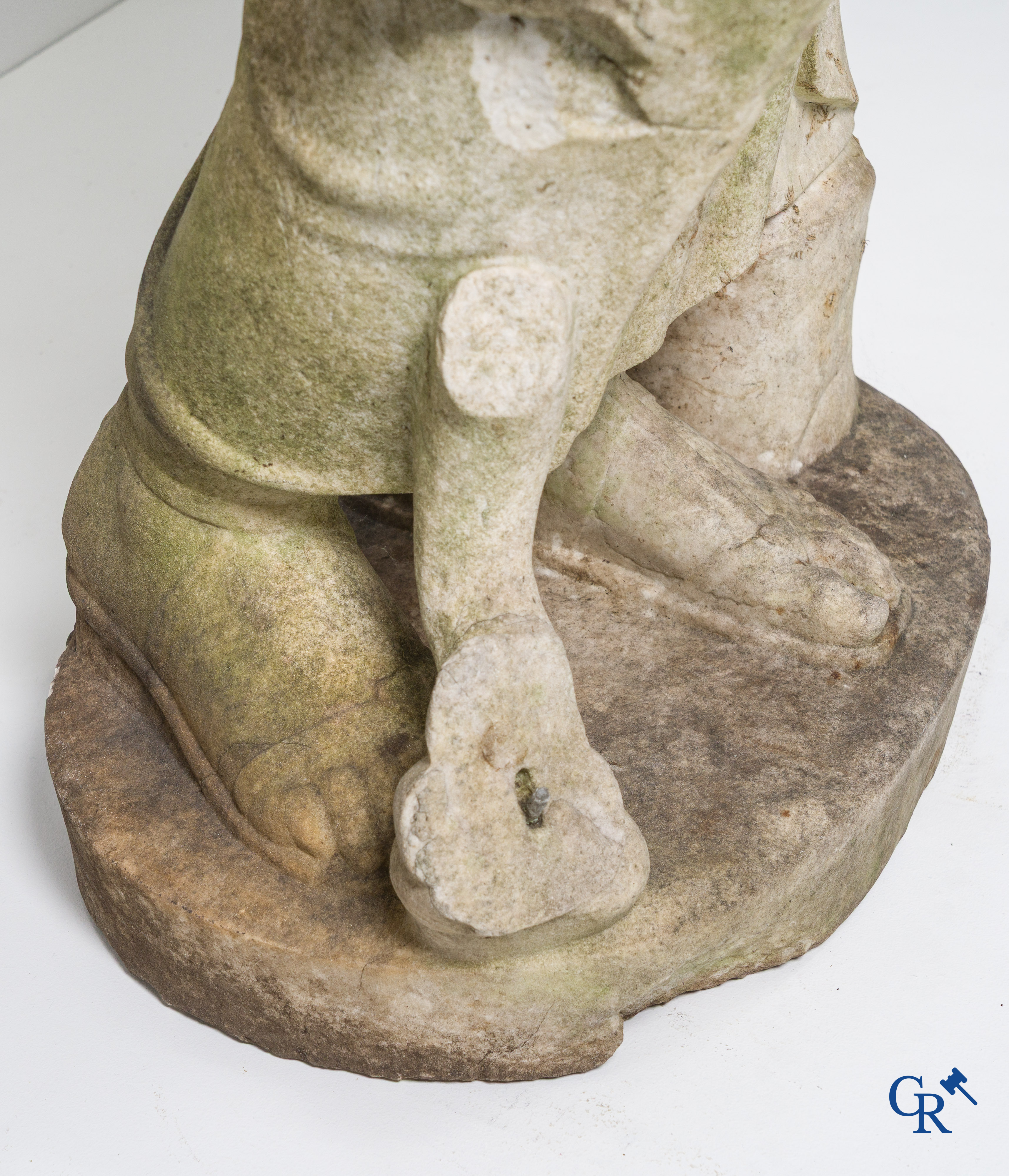 2 Imposing sculptures in carved marble. The Roman goddess Cerès and the Greek god Asklepios. Circa 1700-1750.