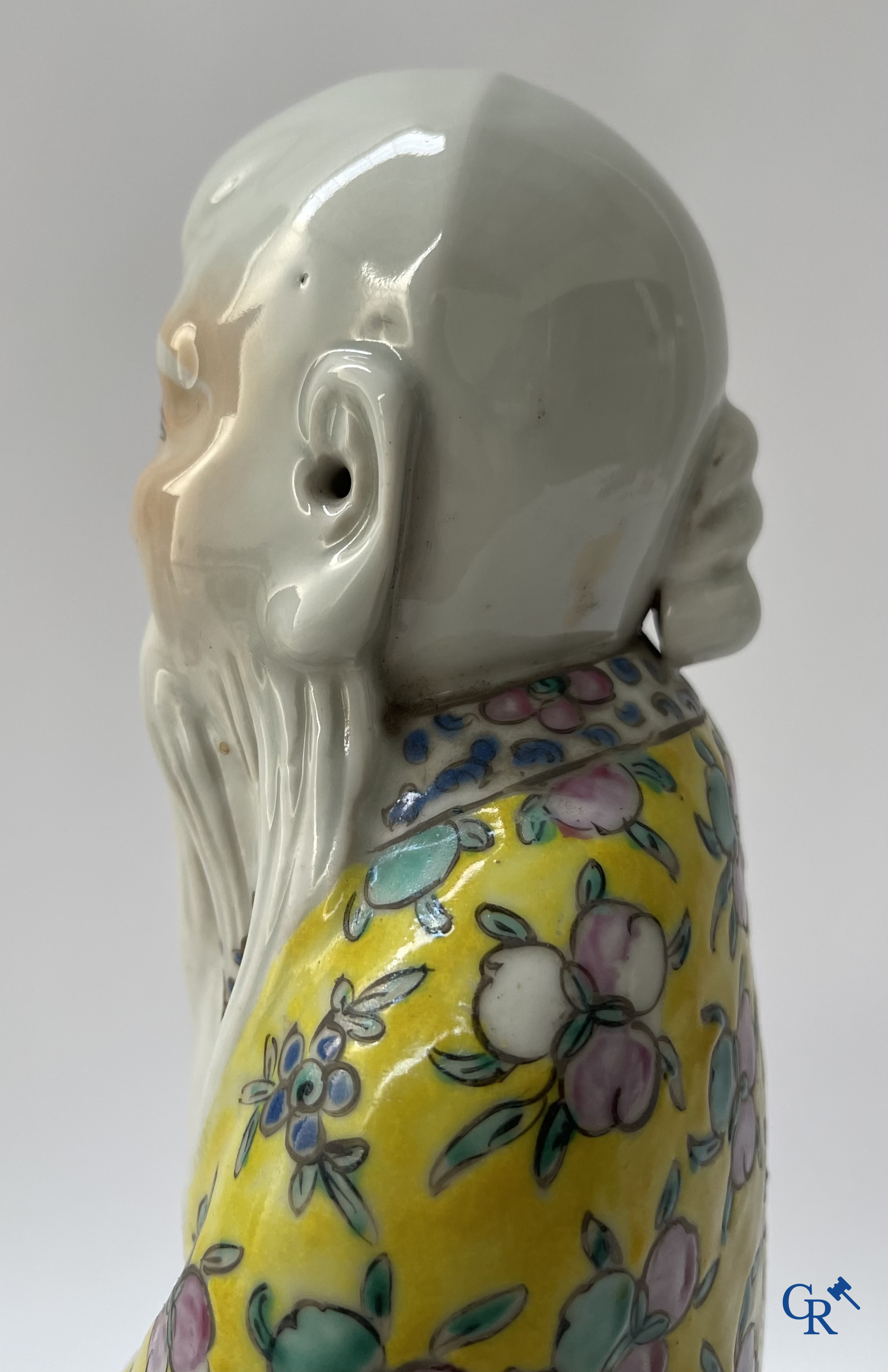 Art Asiatique, porcelaine chinoise. 3 figures d'immortels en porcelaine famille rose. 19ème siècle.