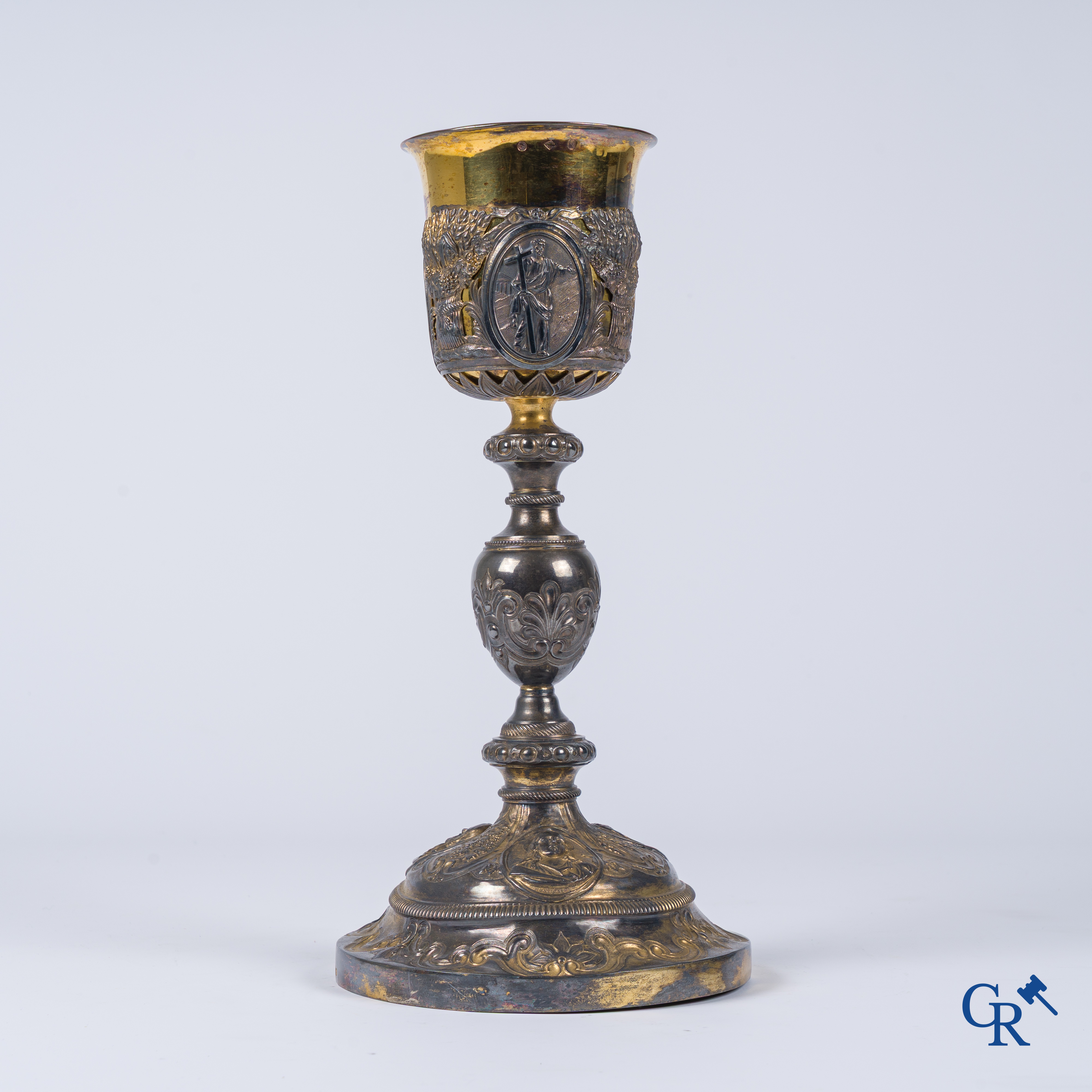 Martin & Dejean, orfèvres. A relief decorated chalice in silver and vermeil. Paris, 1st half of the 19th century.