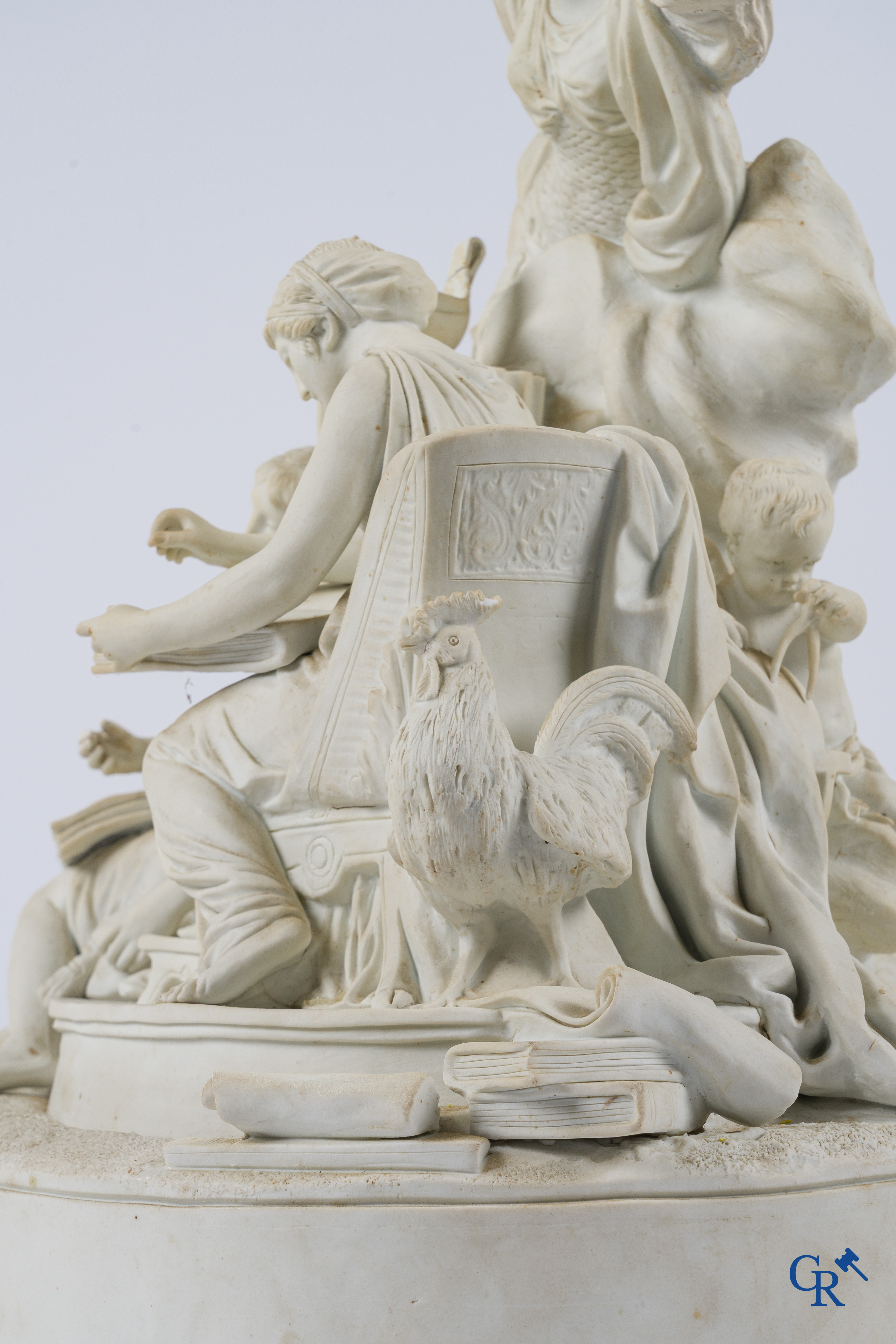 Louis-Simon Boizot "Minerve protégeant l'Etude et foudroyant la Paresse." Witte biscuit van Niderviller. Eind 18e eeuw.