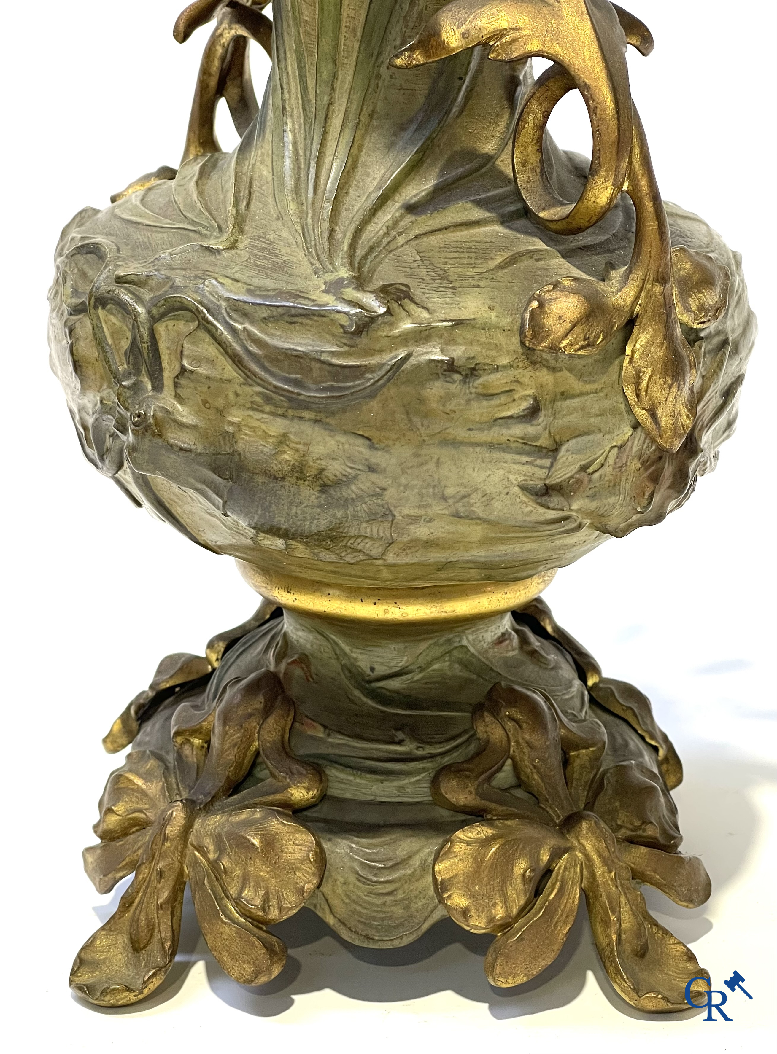 Art Nouveau, een uitzonderlijk 3-delig koud beschilderde bronzen schouwgarnituur met zeedieren. Circa 1900.