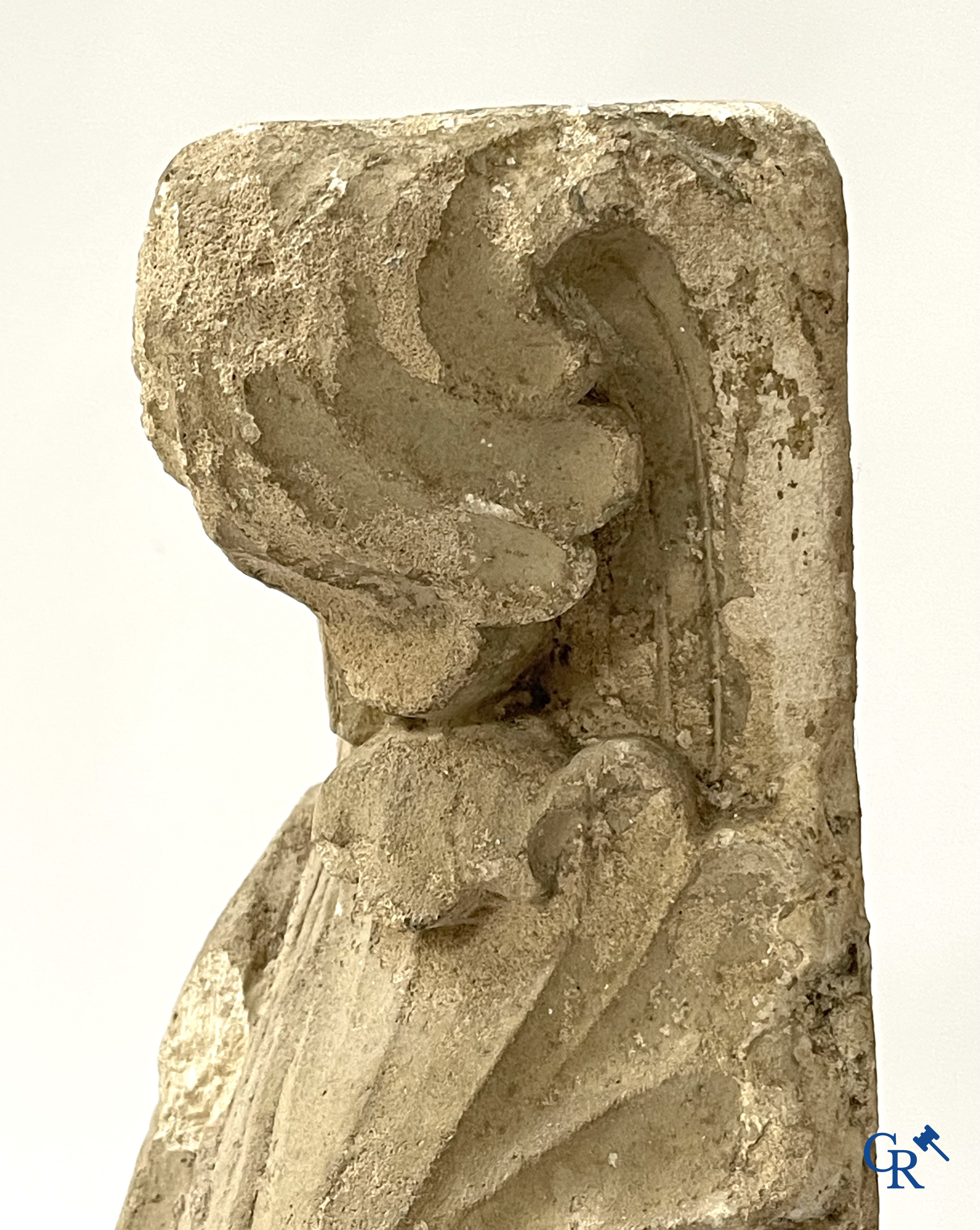 Paar gebeeldhouwde kalkstenen kapitelen. Frankrijk, hoogstwaarschijnlijk Champagnestreek, XIIe eeuw.