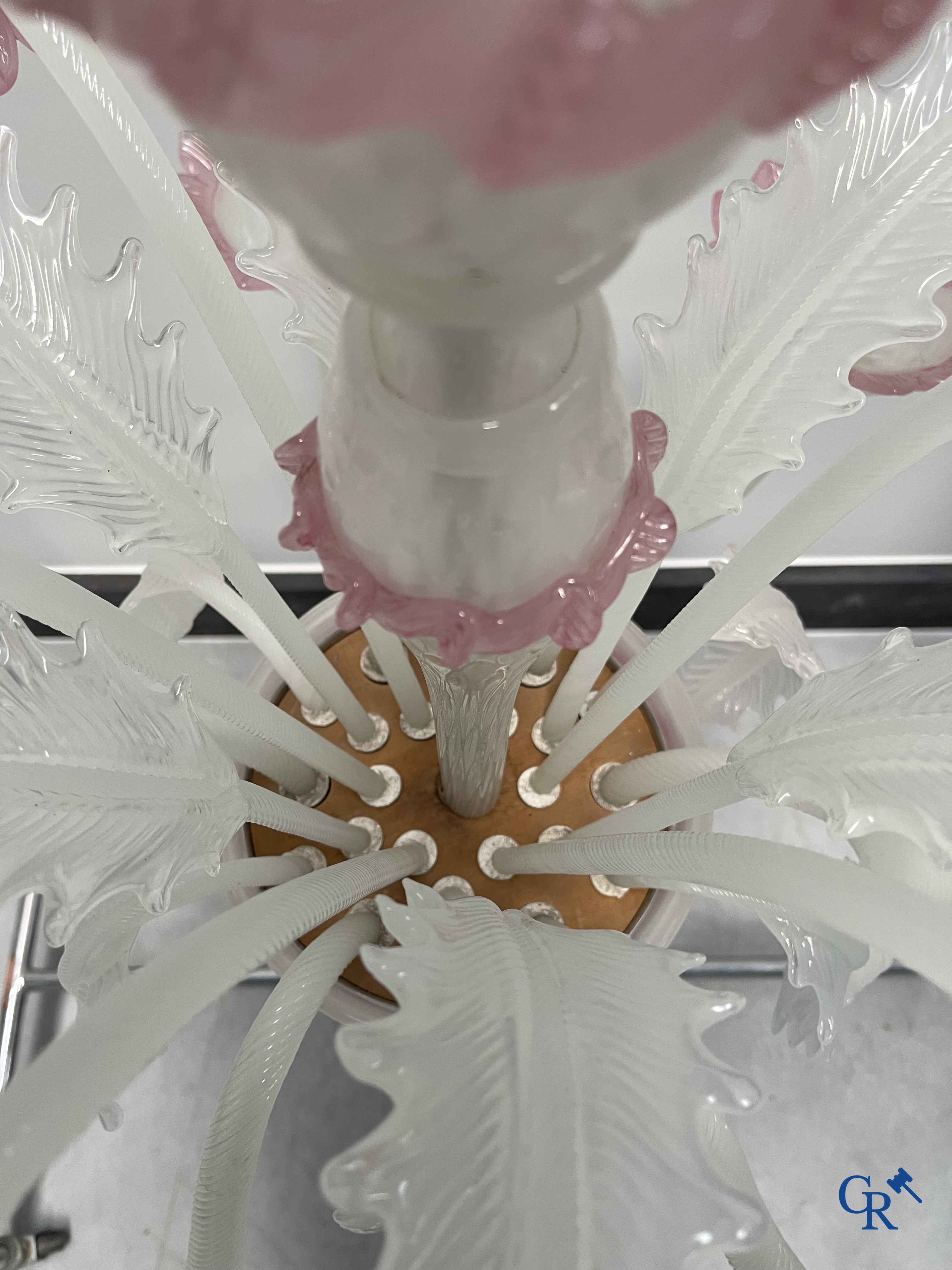 2 grote Venetiaanse luchters.