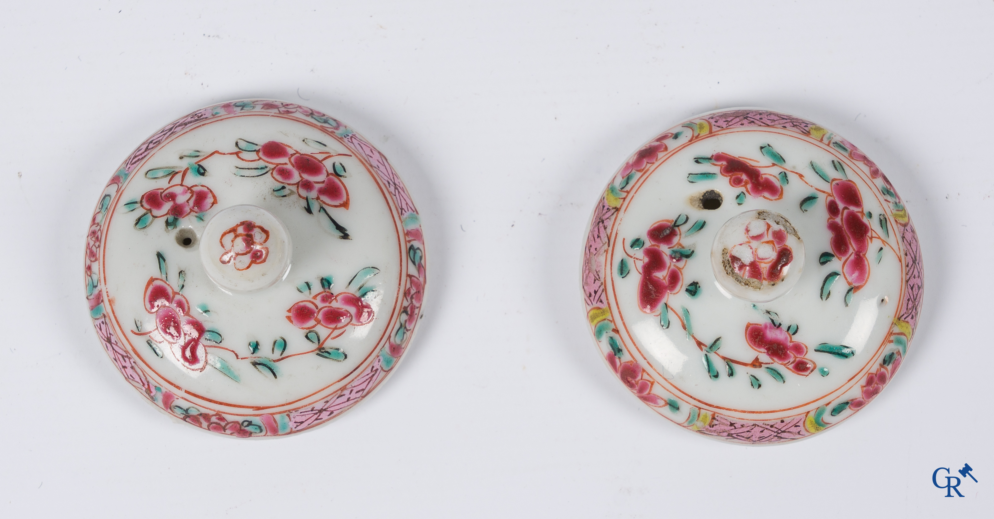 Asian Art, Chinese porcelain. 2 Chinese famille rose teapots with cockerels and cats. 18th century.