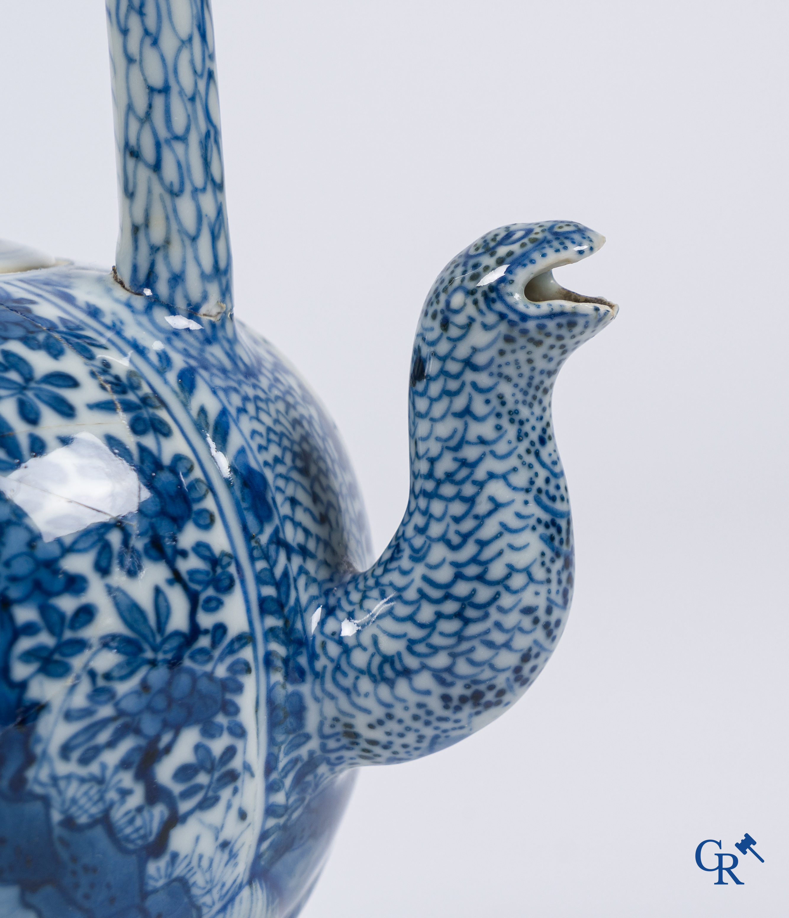 Asian Art, Chinese porcelain. A Chinese blue and white teapot with lid. Kangxi.
