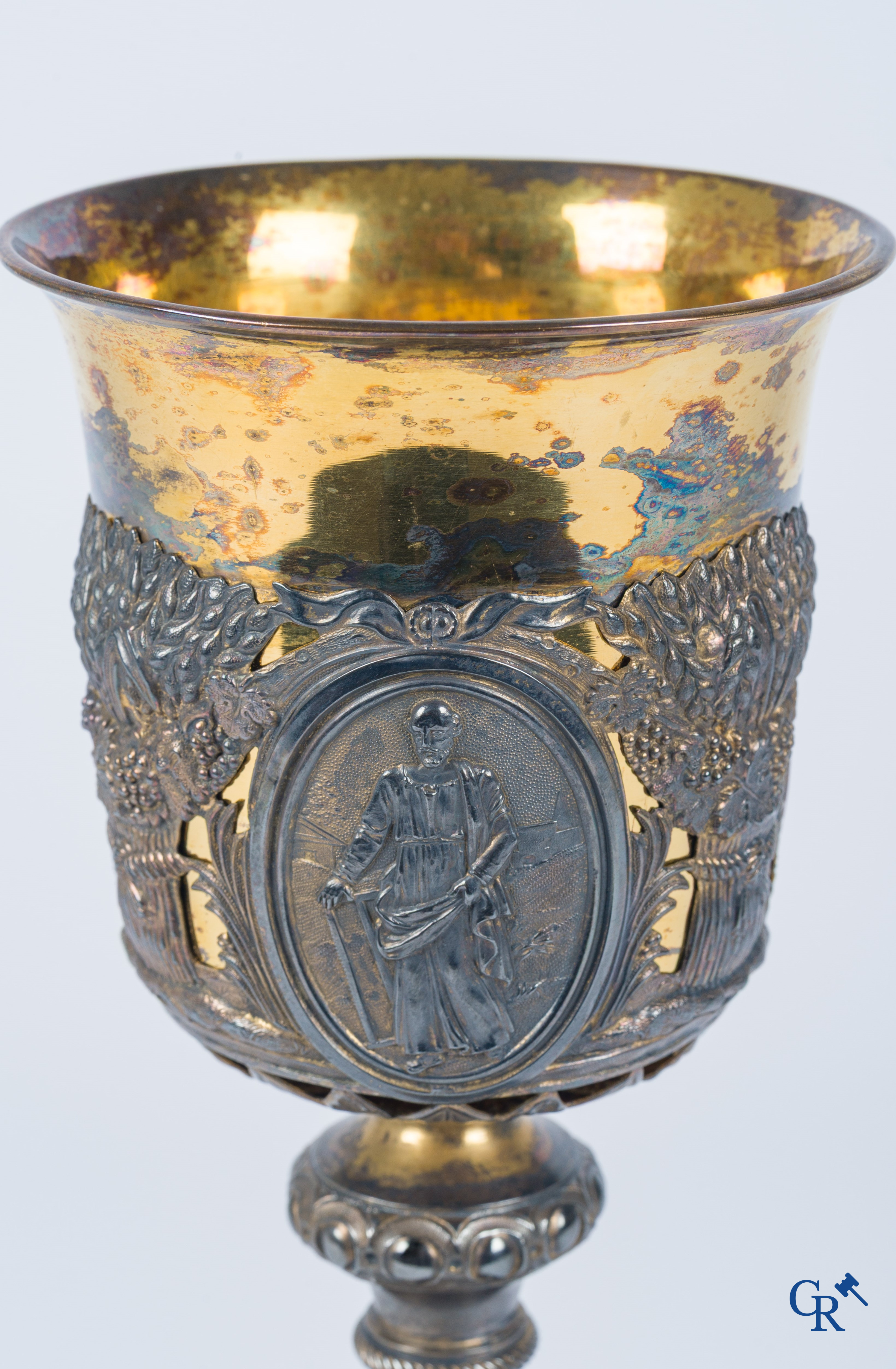 Martin & Dejean, orfèvres. A relief decorated chalice in silver and vermeil. Paris, 1st half of the 19th century.