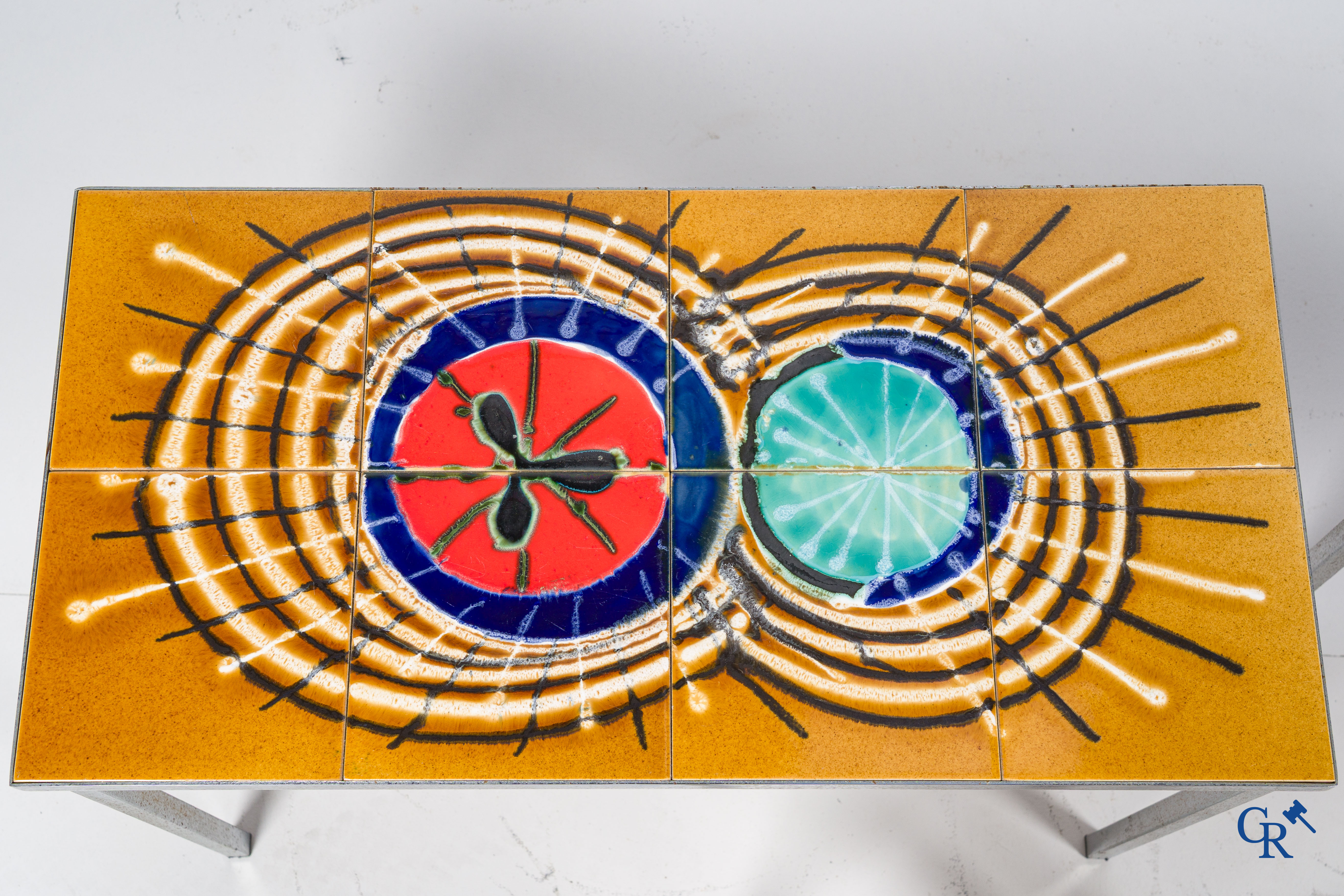 Un ensemble de 3 tables d'appoint avec des carreaux en céramique. Années '60.