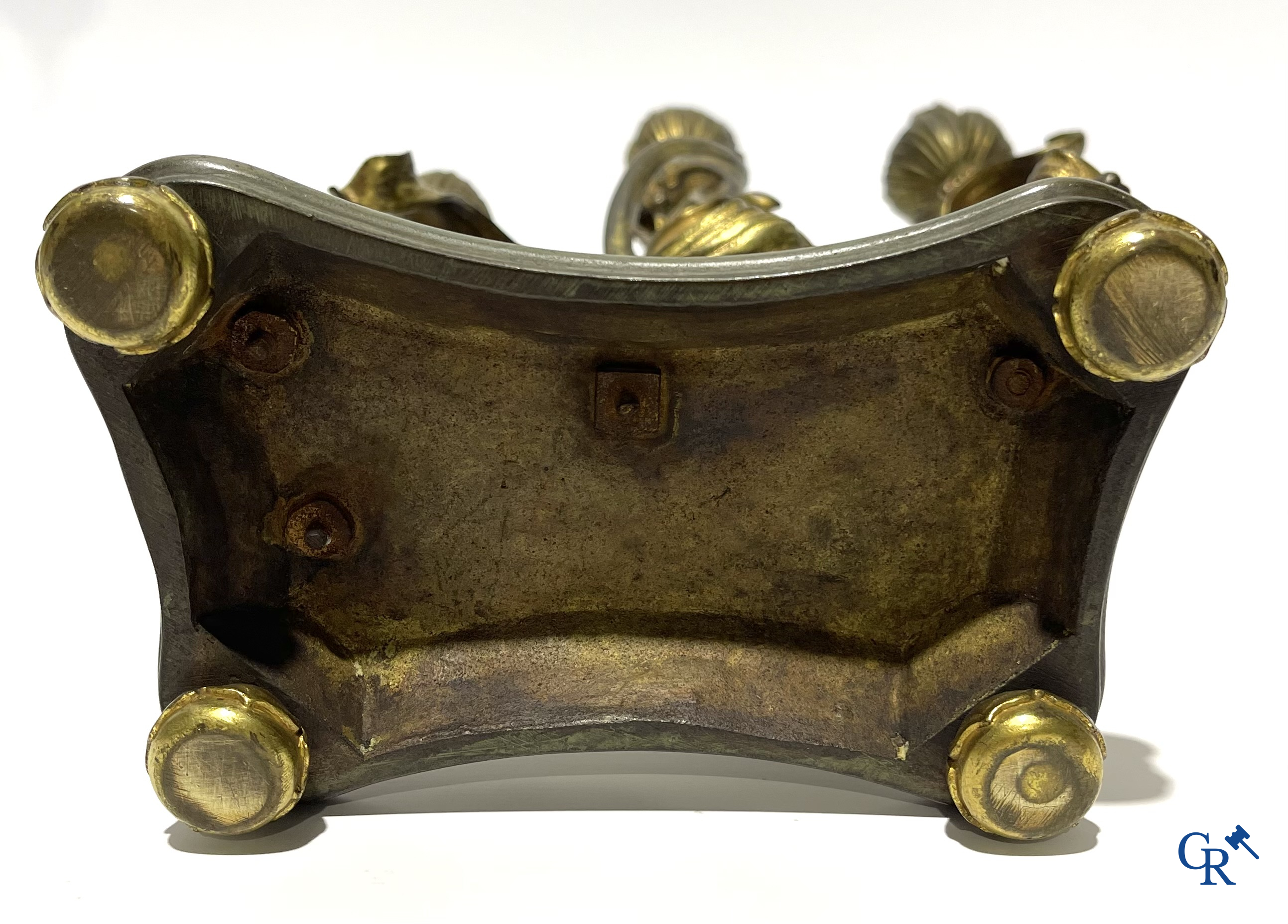 Art Nouveau, een 3-delige bronzen schouwgarnituur in Jugendstil. Circa 1900.