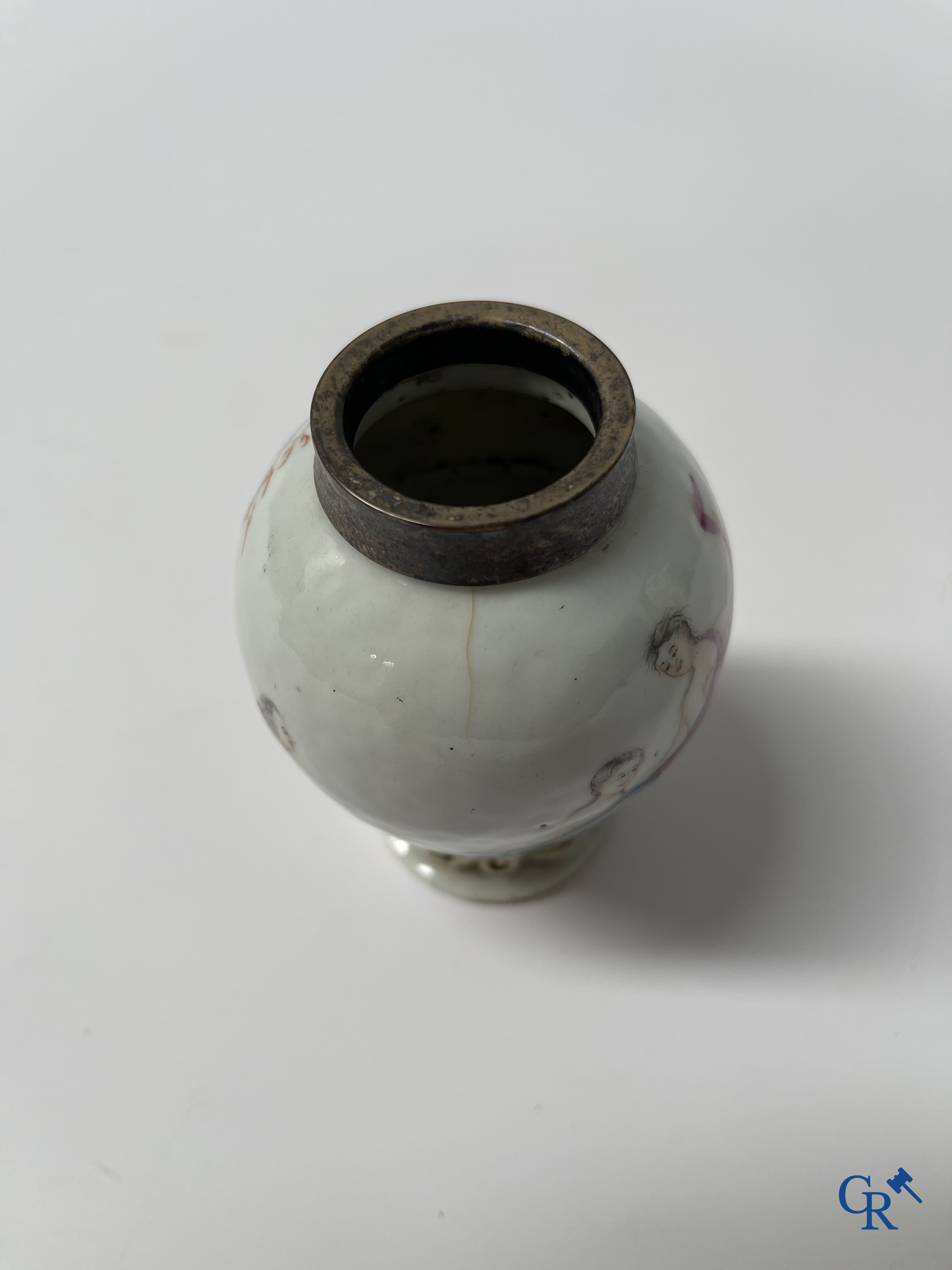 Asian Art, Chinese porcelain. A Chinese famille rose tea caddy with mounts. 18th century.