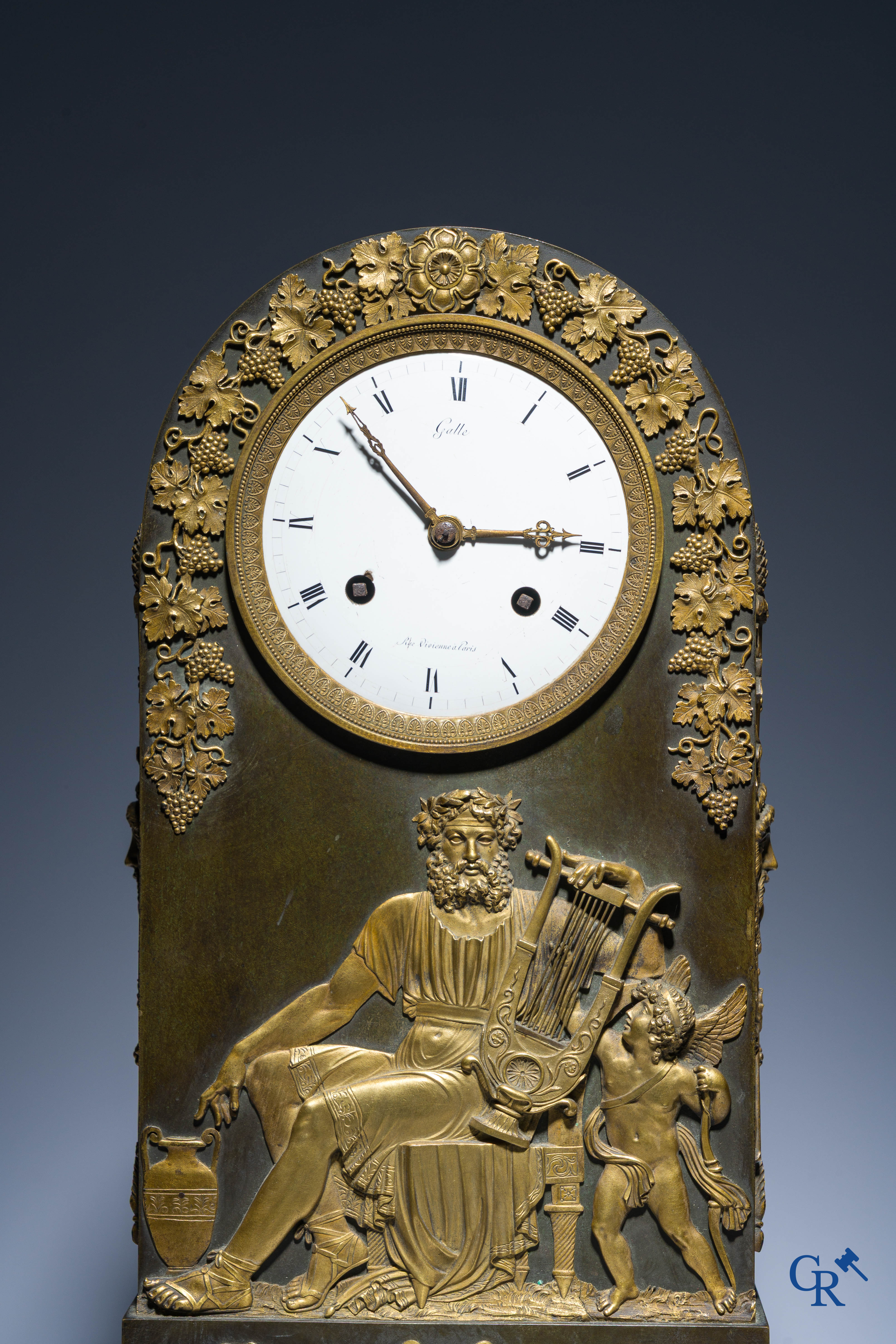 Claude Galle, Rue Vivienne à Paris. Pendule borne "Anacréon" en bronze doré et patiné. Empire, vers 1806.