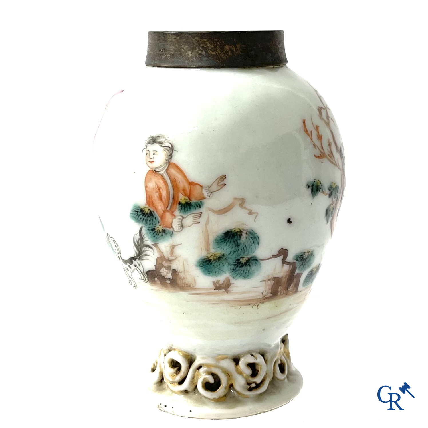 Asian Art, Chinese porcelain. A Chinese famille rose tea caddy with mounts. 18th century.