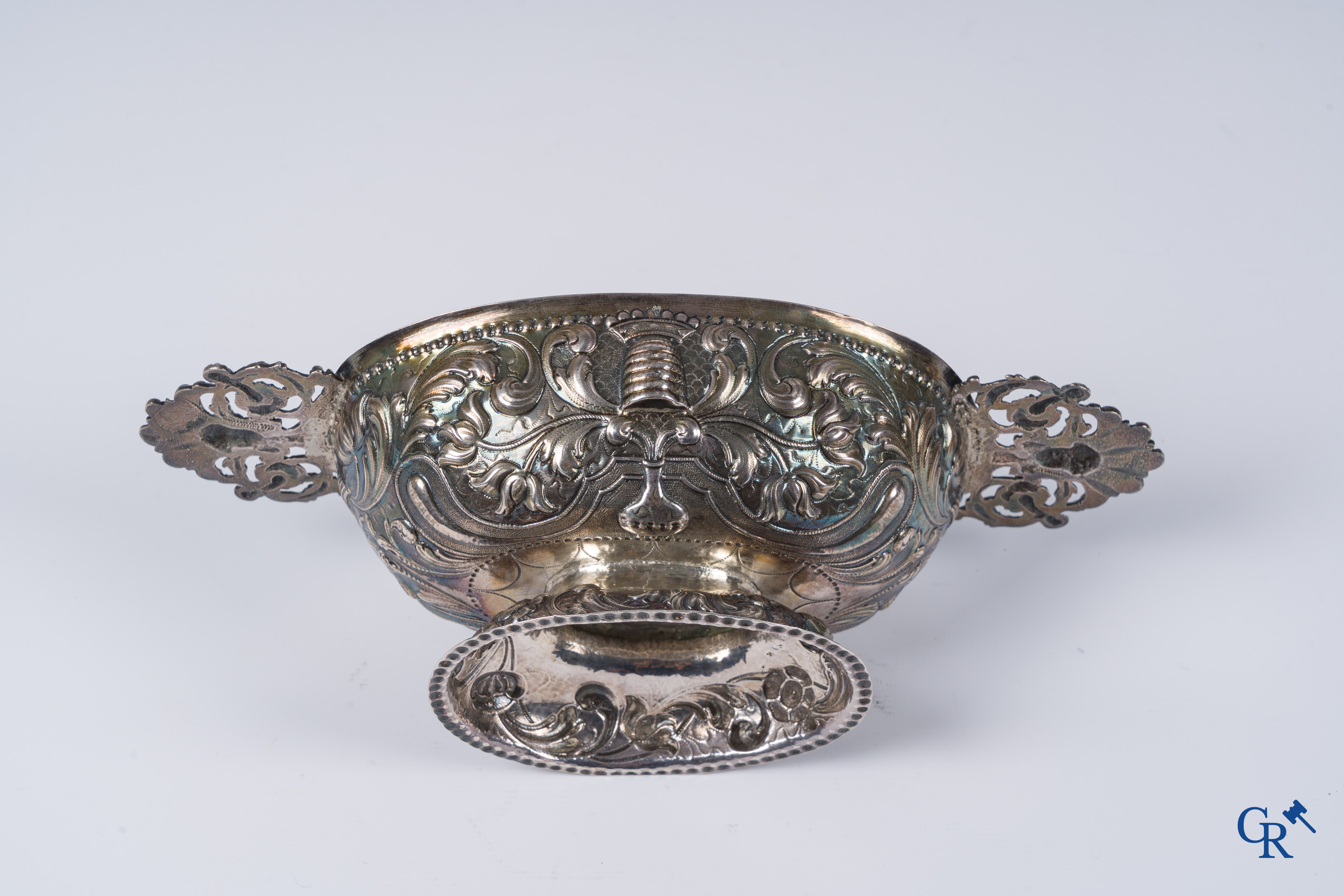 Silver brandy bowl. Dated 1742, various hallmarks. Weight: 233 gr.