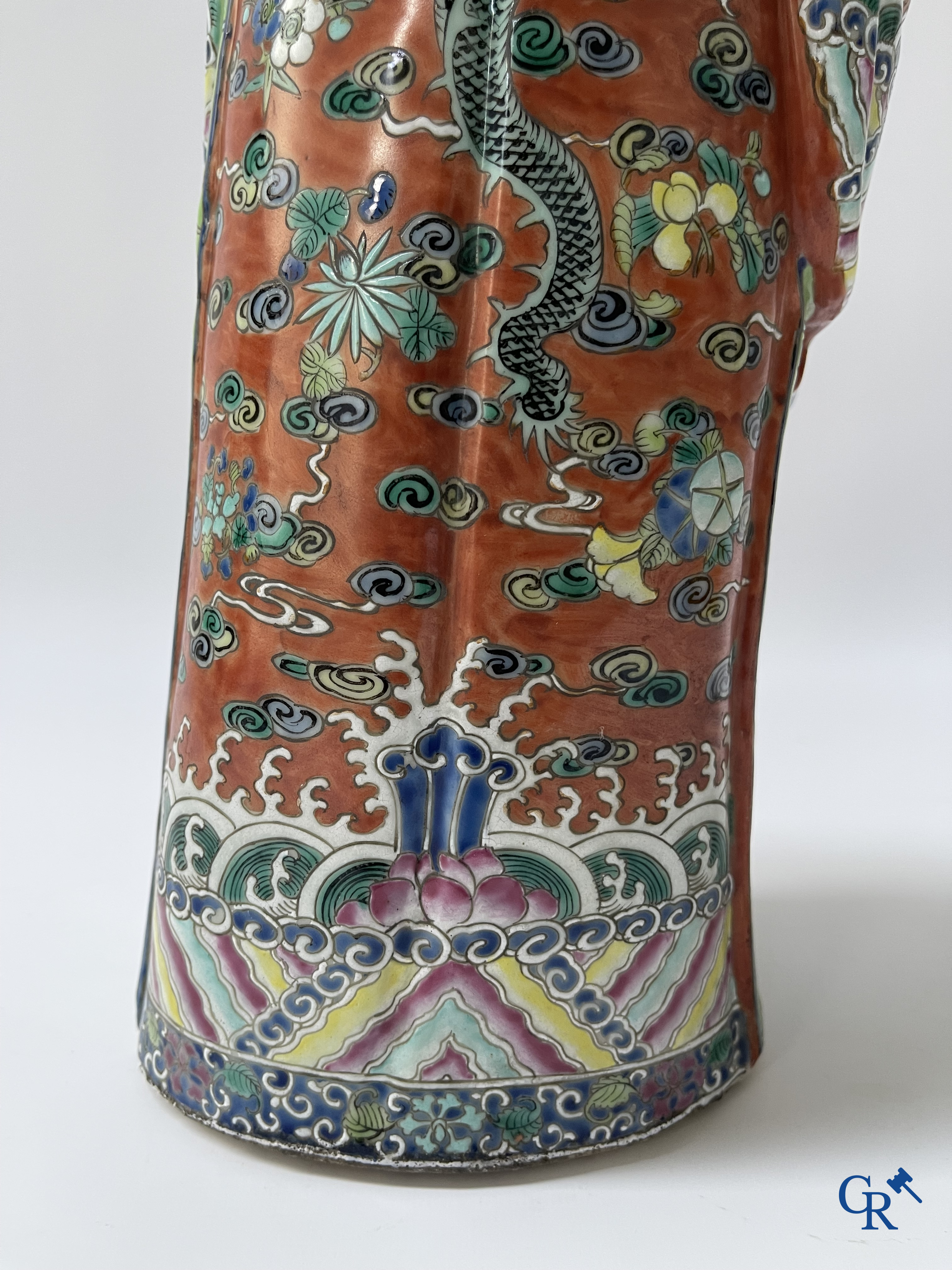 Art Asiatique, porcelaine chinoise. 3 figures d'immortels en porcelaine famille rose. 19ème siècle.