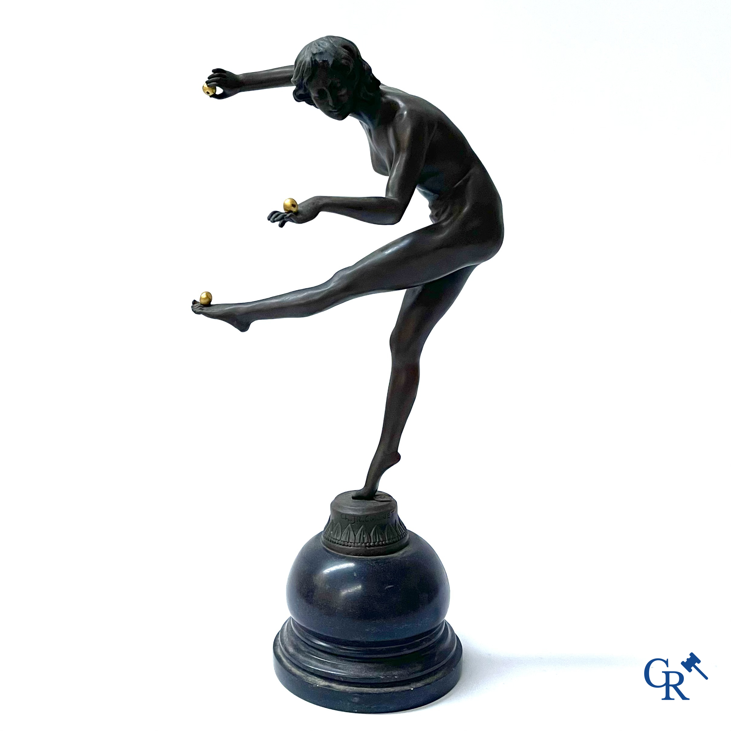 Une danseuse Art Déco d'après Colinet en bronze et marbre. A titre posthume. Bronze garanti J.B. déposée. XXème siècle.