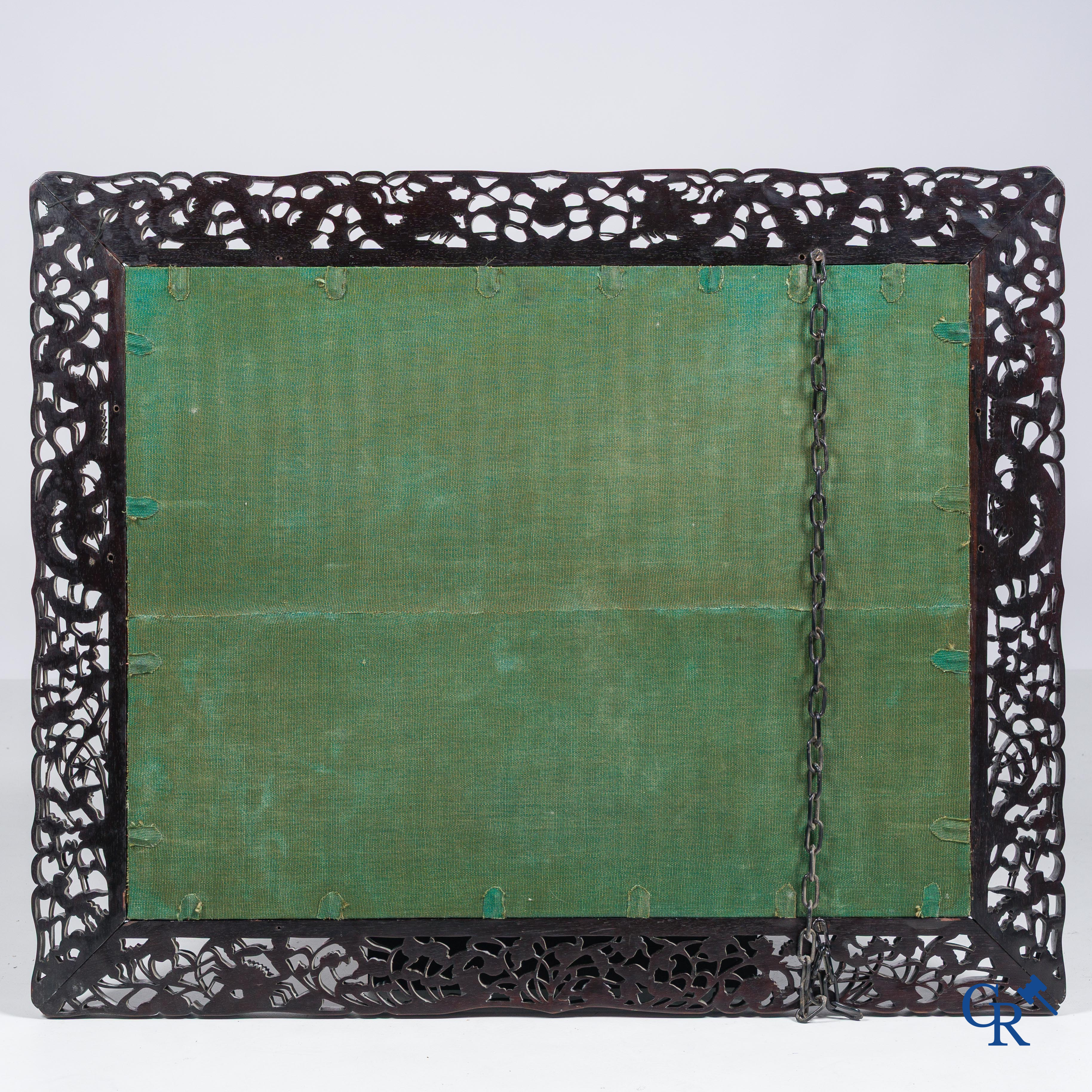 Asian Art, a large mirror in carved Chinese hardwood. 19th century.