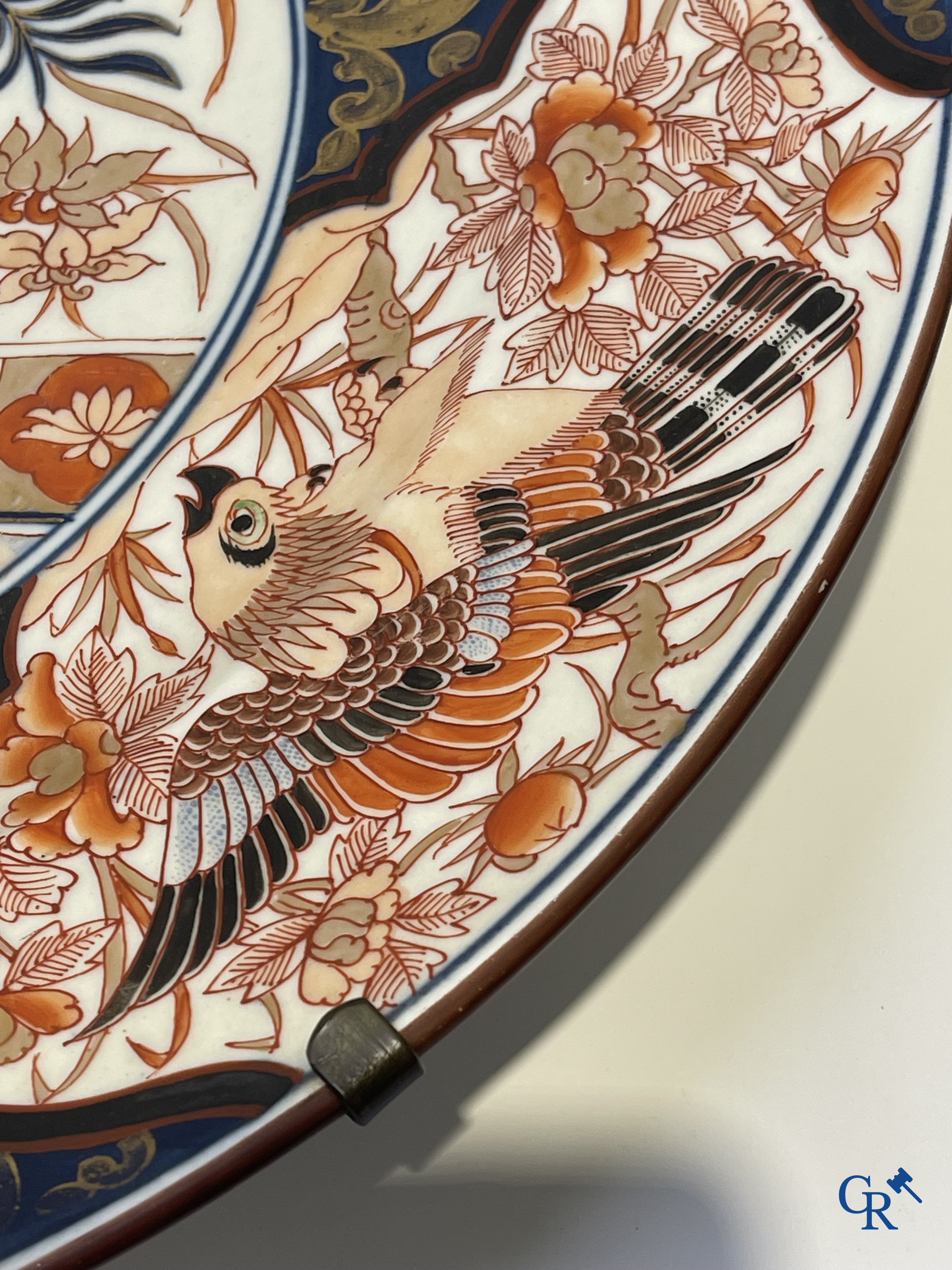 Asian Art, an imposing Japanese porcelain Imari dish. 19th century.