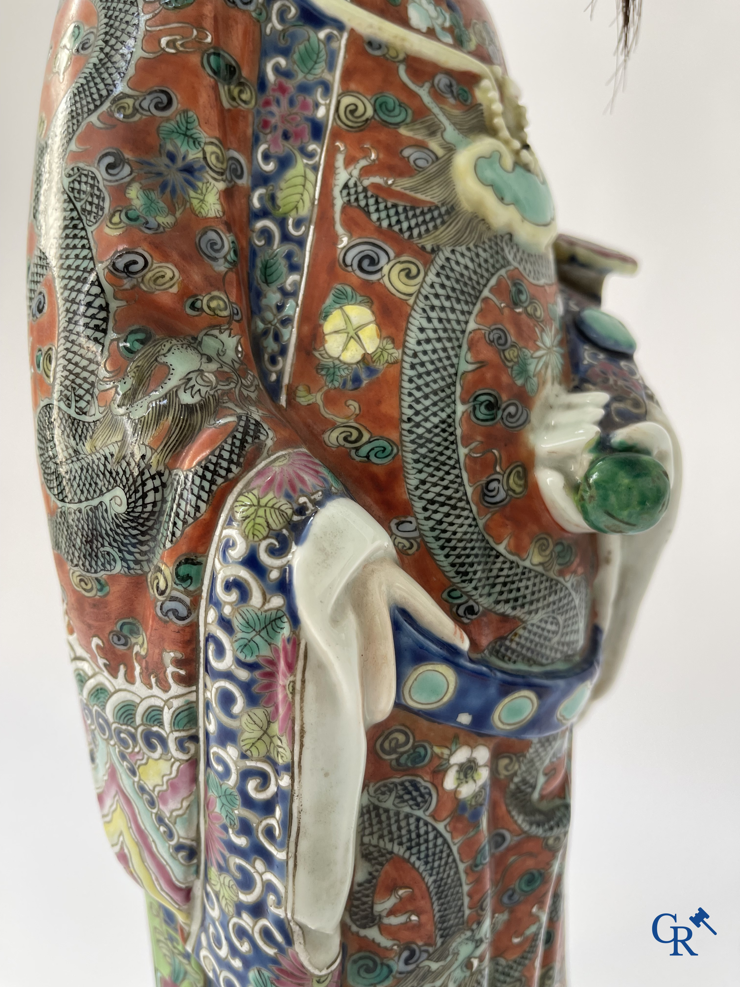 Art Asiatique, porcelaine chinoise. 3 figures d'immortels en porcelaine famille rose. 19ème siècle.