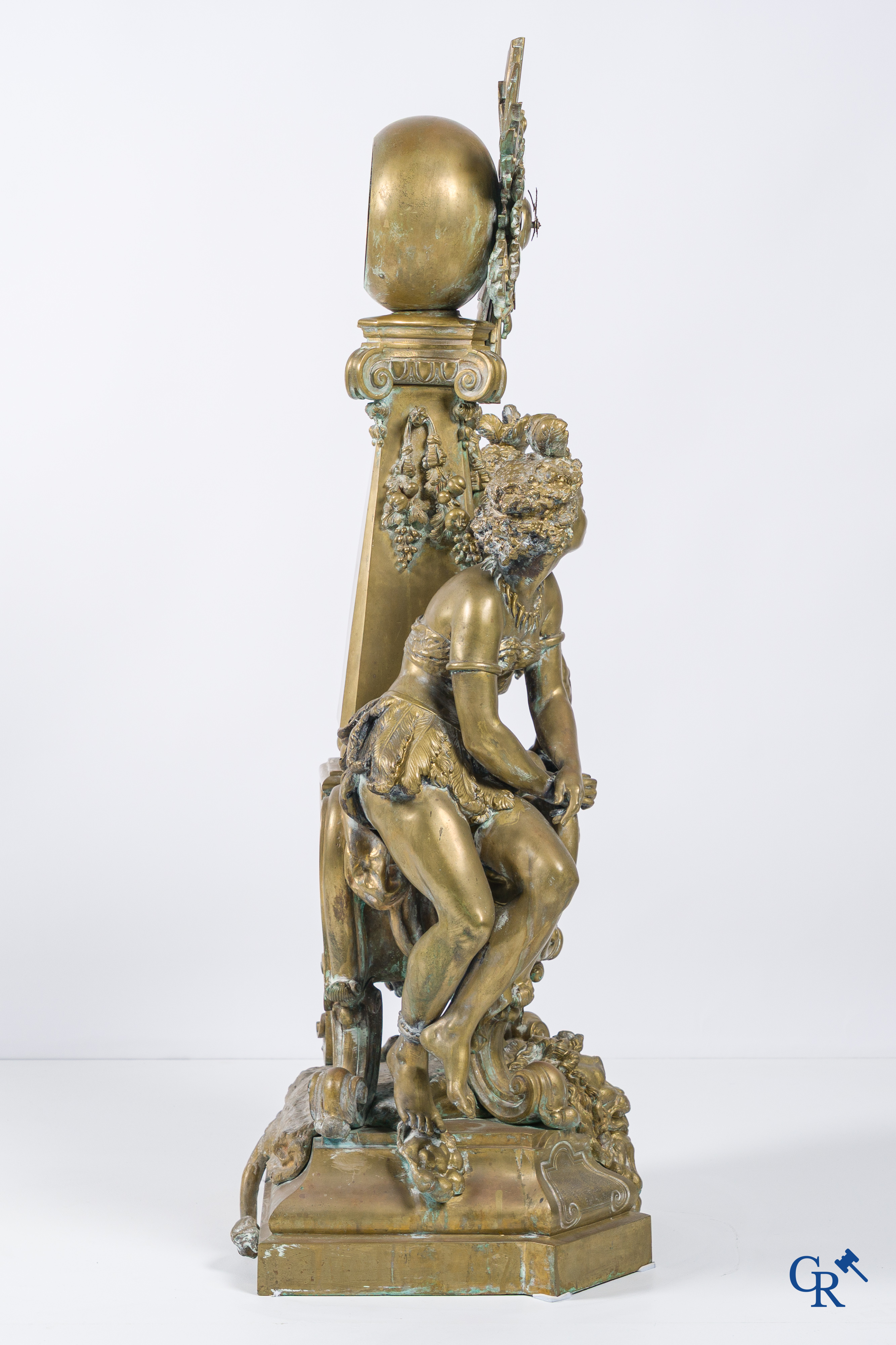 Frédéric-Eugène Piat and Samuel Marti. Exceptional pendulum in bronze with Nubian figures. Circa 1860-1870.