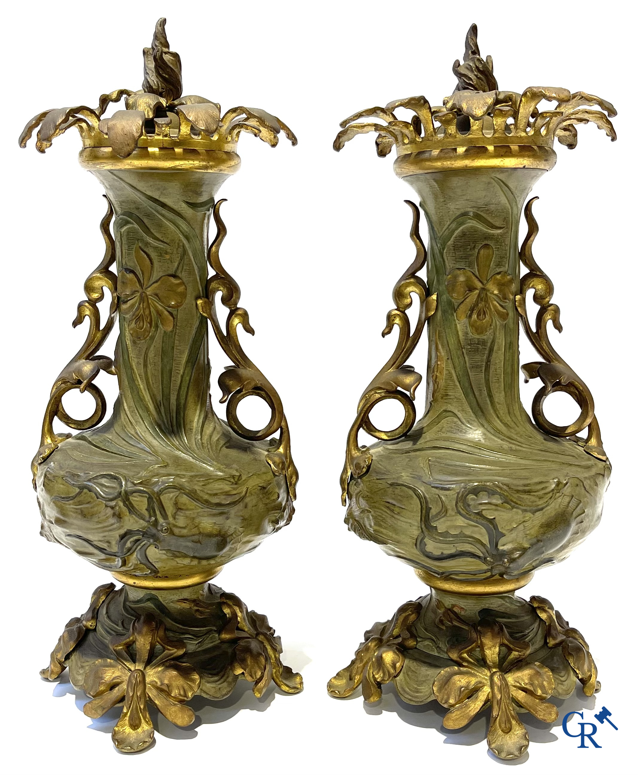 Art Nouveau, een uitzonderlijk 3-delig koud beschilderde bronzen schouwgarnituur met zeedieren. Circa 1900.