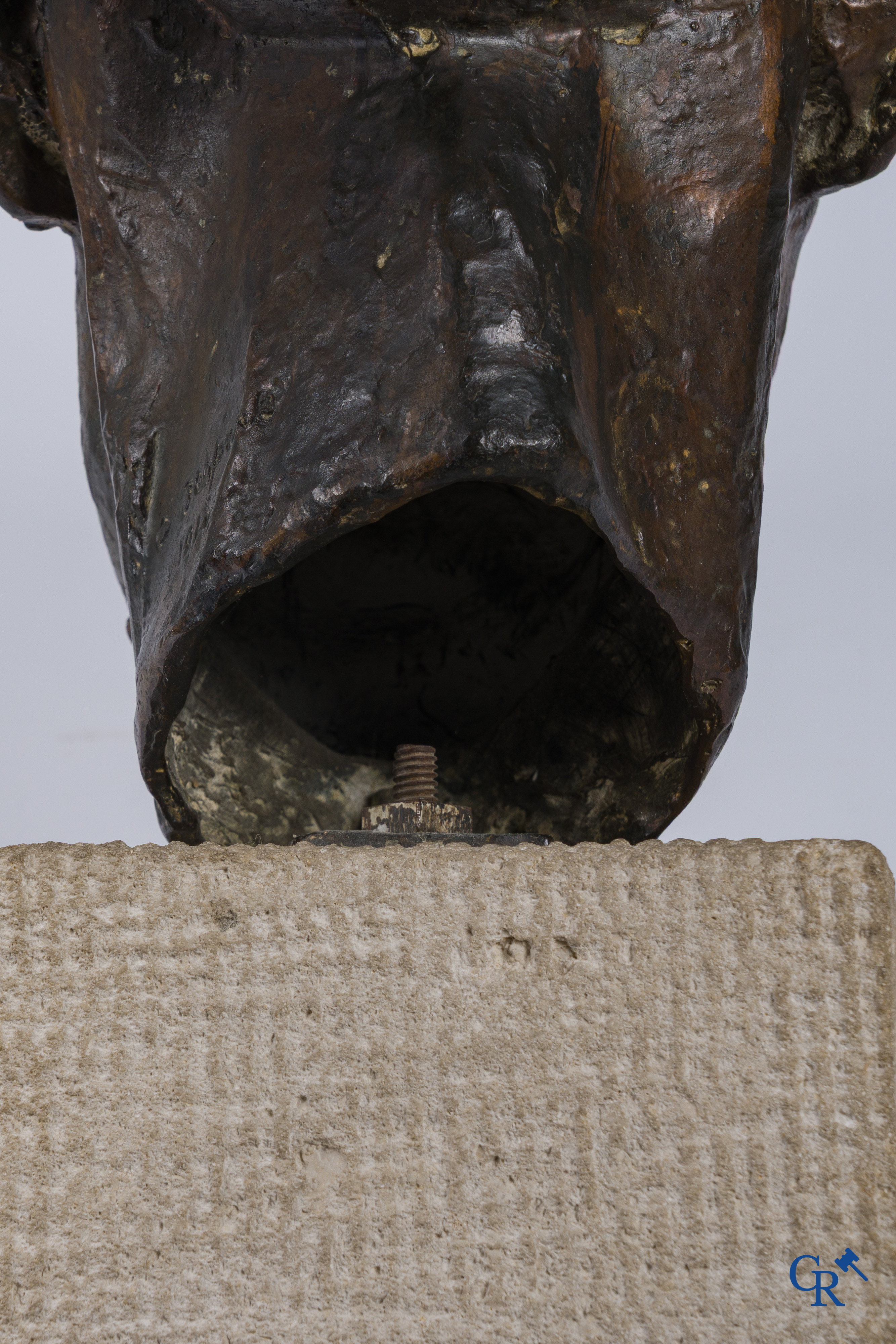 Oscar Jespers (1887-1970)(*) Portrait of the painter Walter Stevens. Bronze on limestone. 1916.