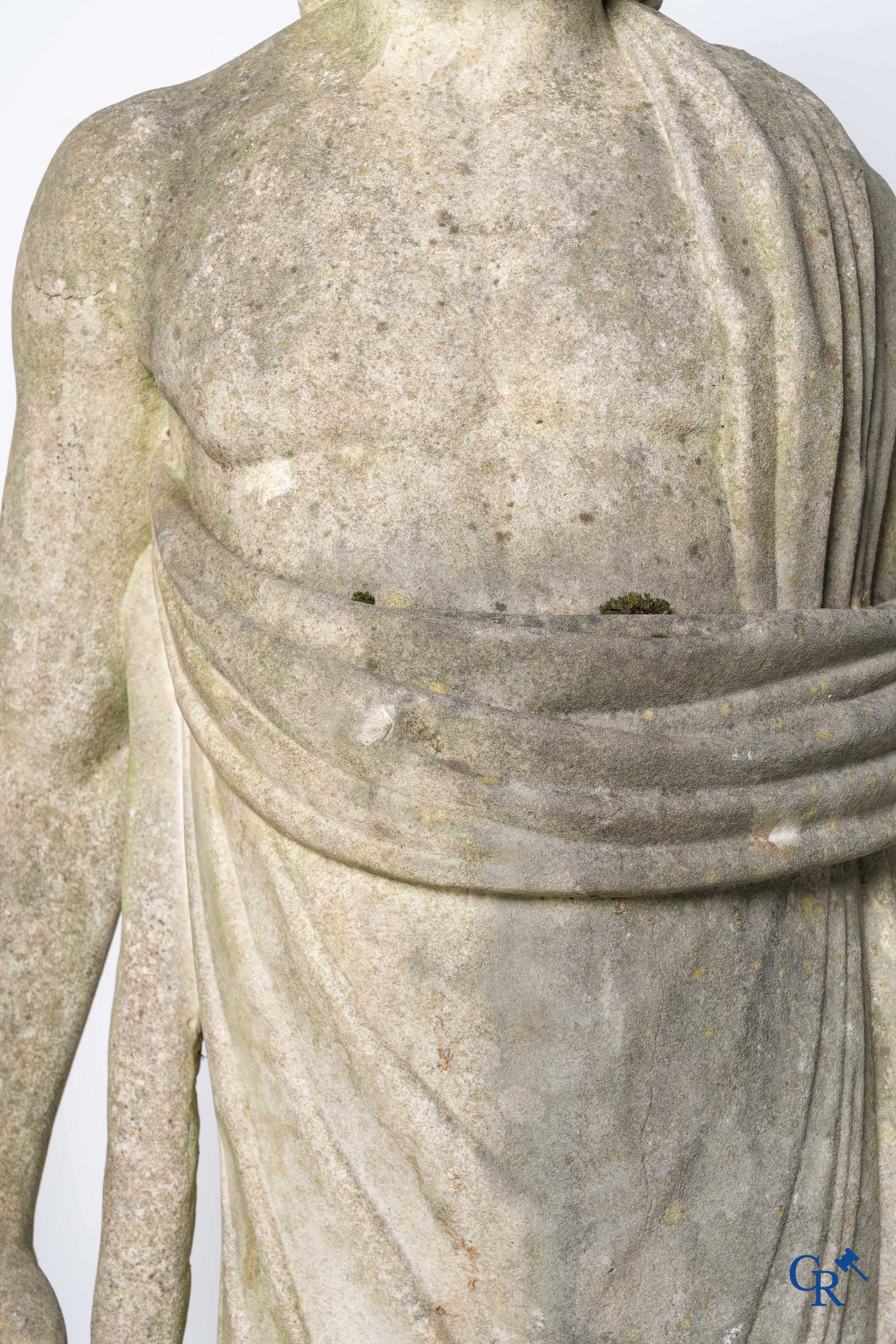 2 Imposing sculptures in carved marble. The Roman goddess Cerès and the Greek god Asklepios. Circa 1700-1750.