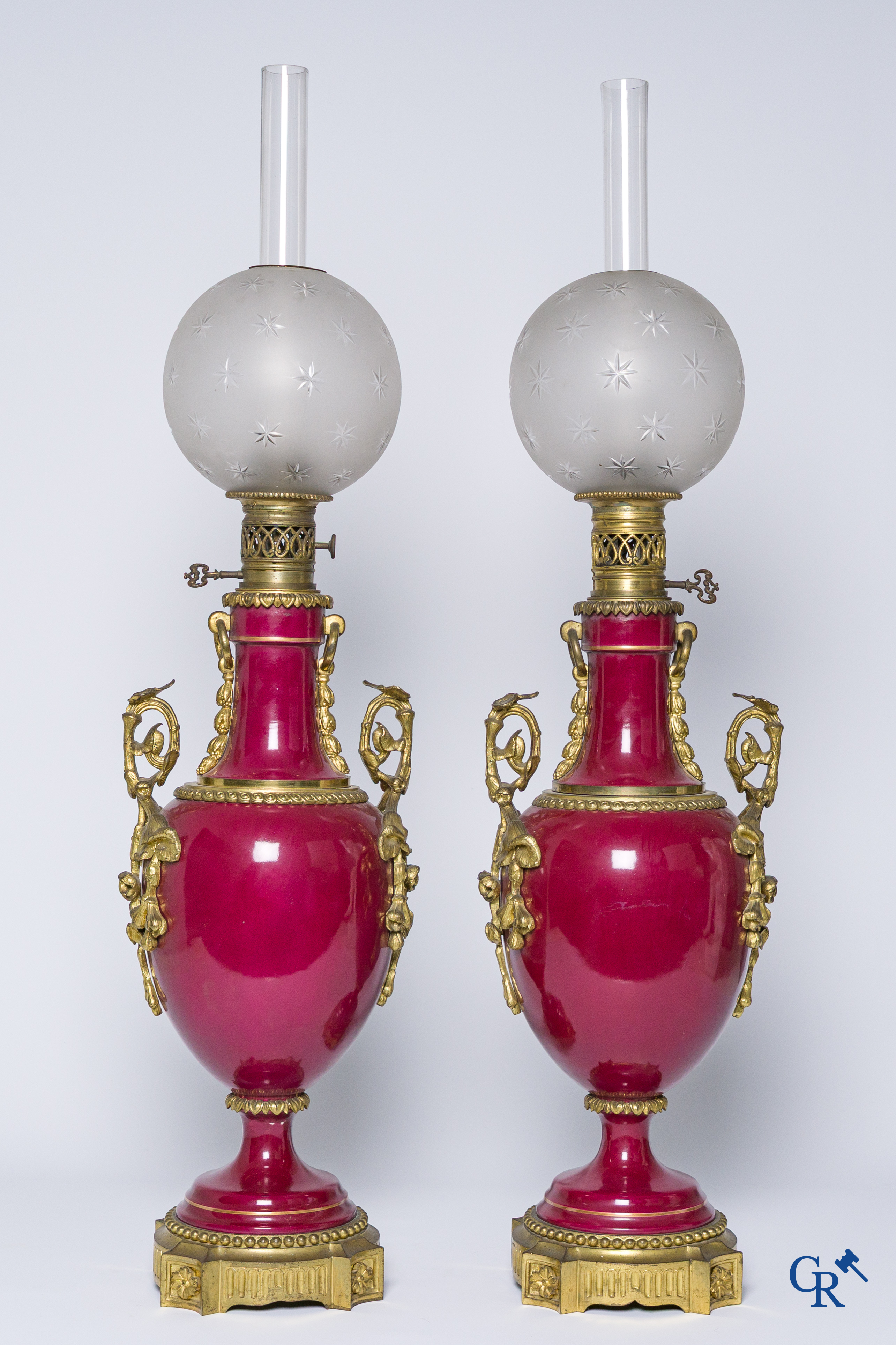 A pair of exceptional petroleum lamps in porcelain and bronze with finely painted portraits. Napoleon III Period.