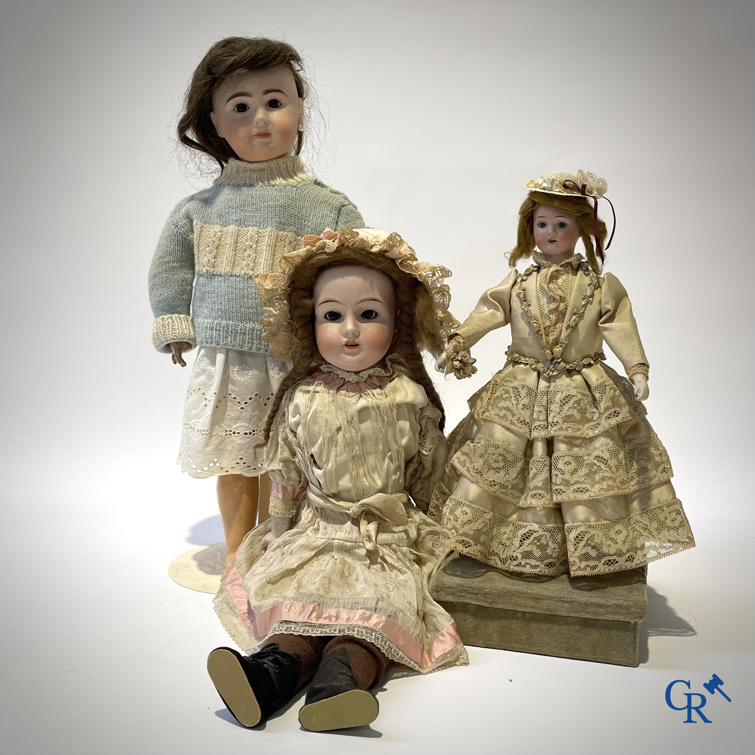 Old toys, 2 antique dolls with porcelain head and an automaton with music. Marked.