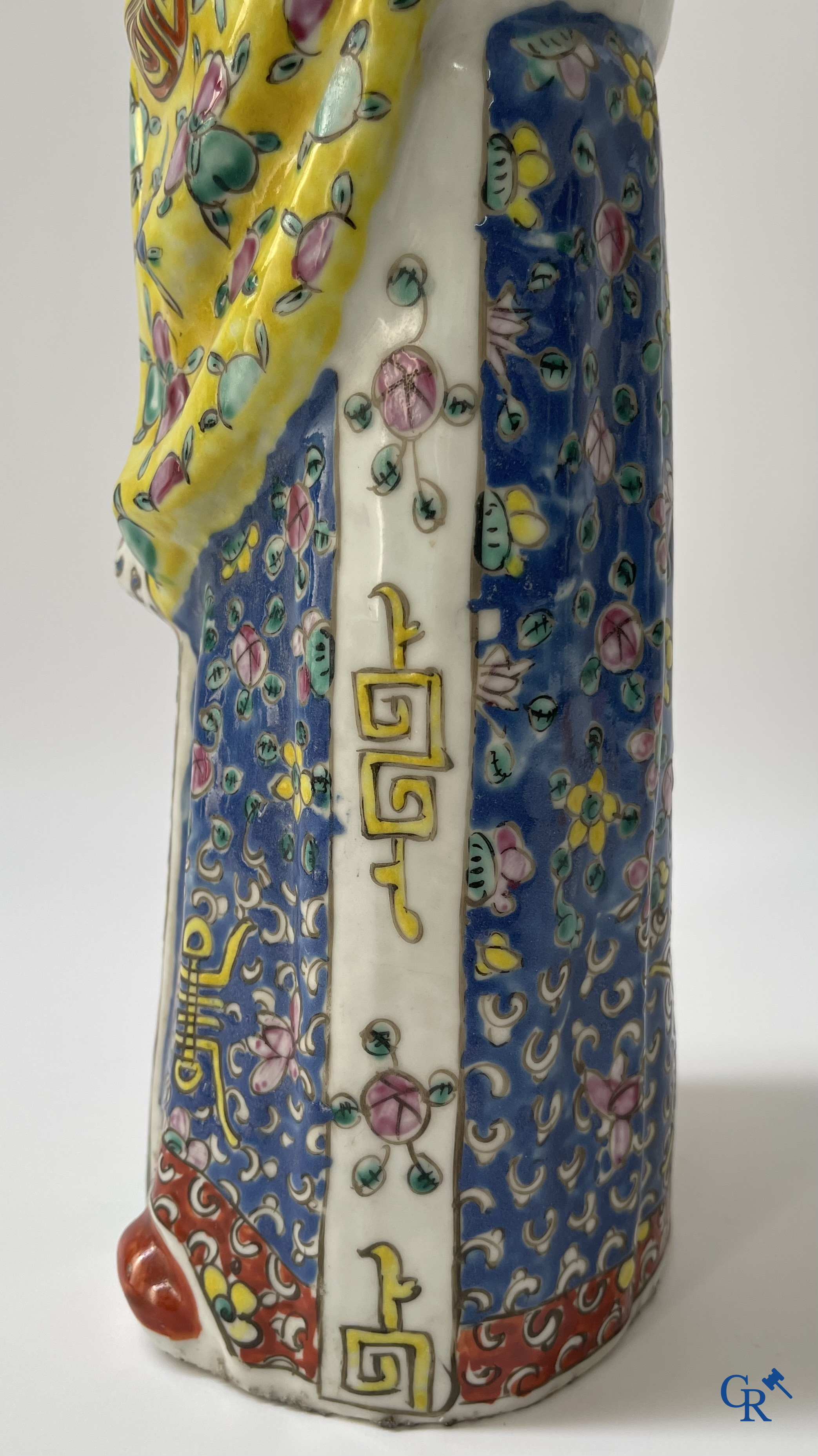 Art Asiatique, porcelaine chinoise. 3 figures d'immortels en porcelaine famille rose. 19ème siècle.