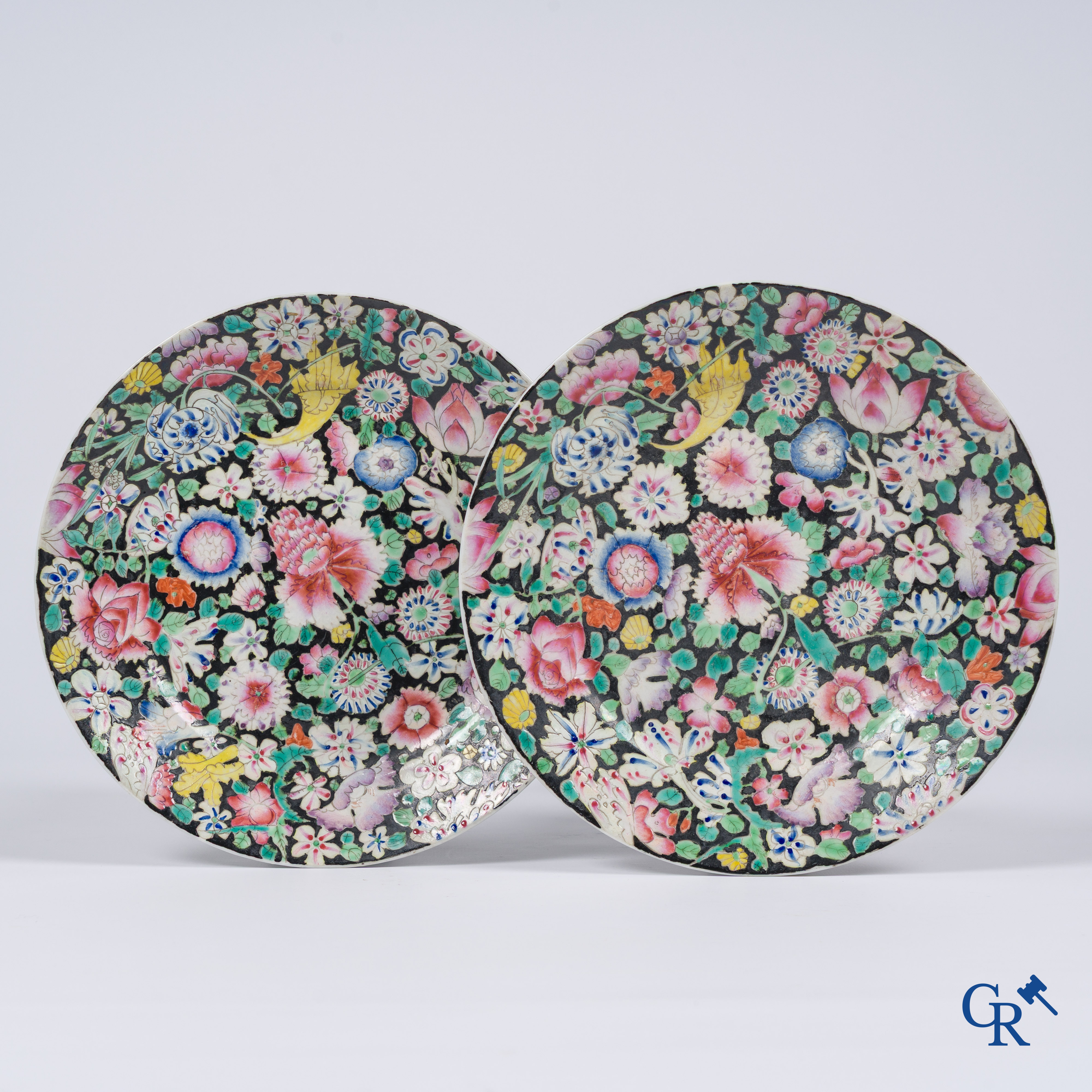 Asian Art, Chinese porcelain. Pair of plates in Chinese porcelain with "Mille Fleurs" decor. Guangxu period, marked.