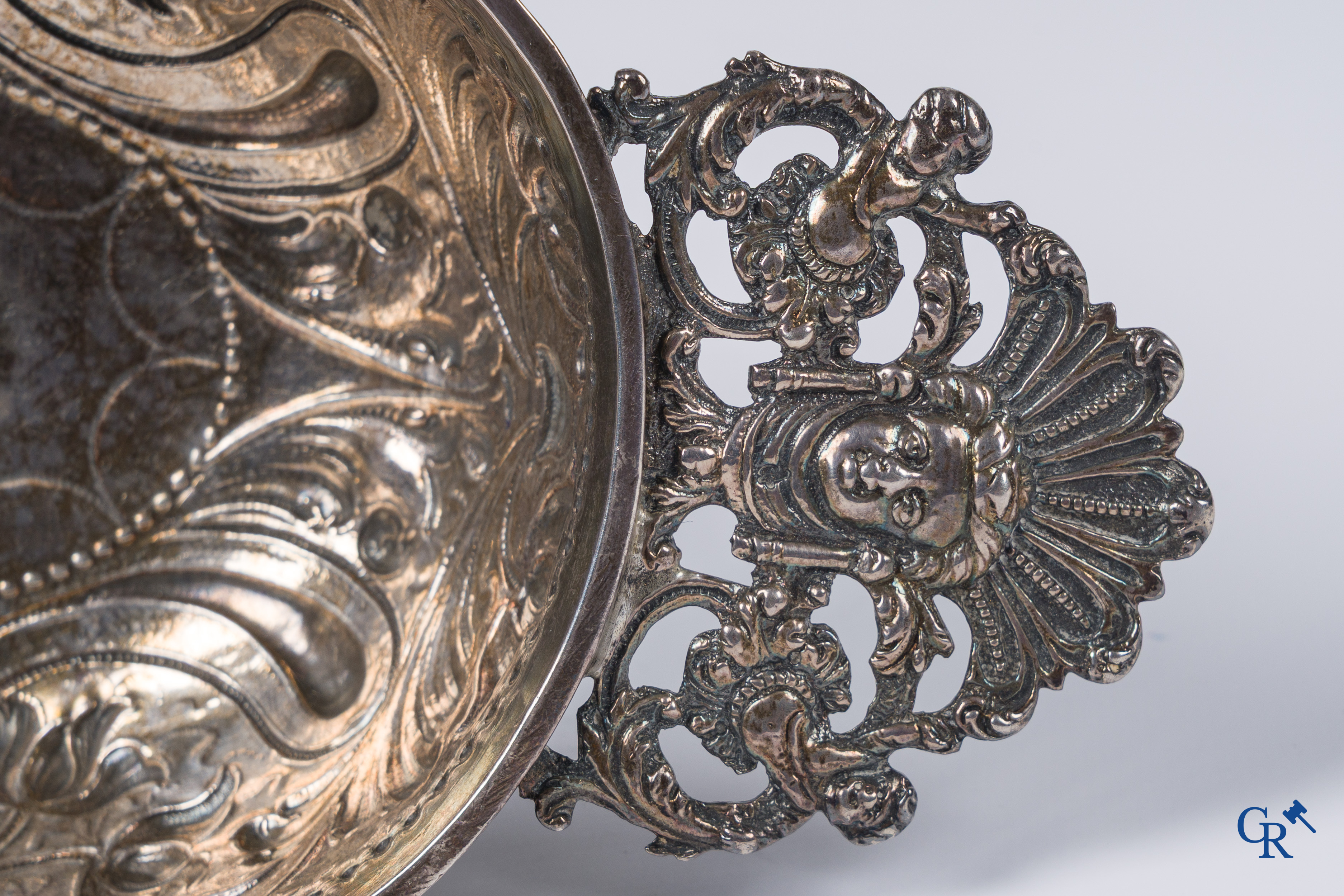 Silver brandy bowl. Dated 1742, various hallmarks. Weight: 233 gr.