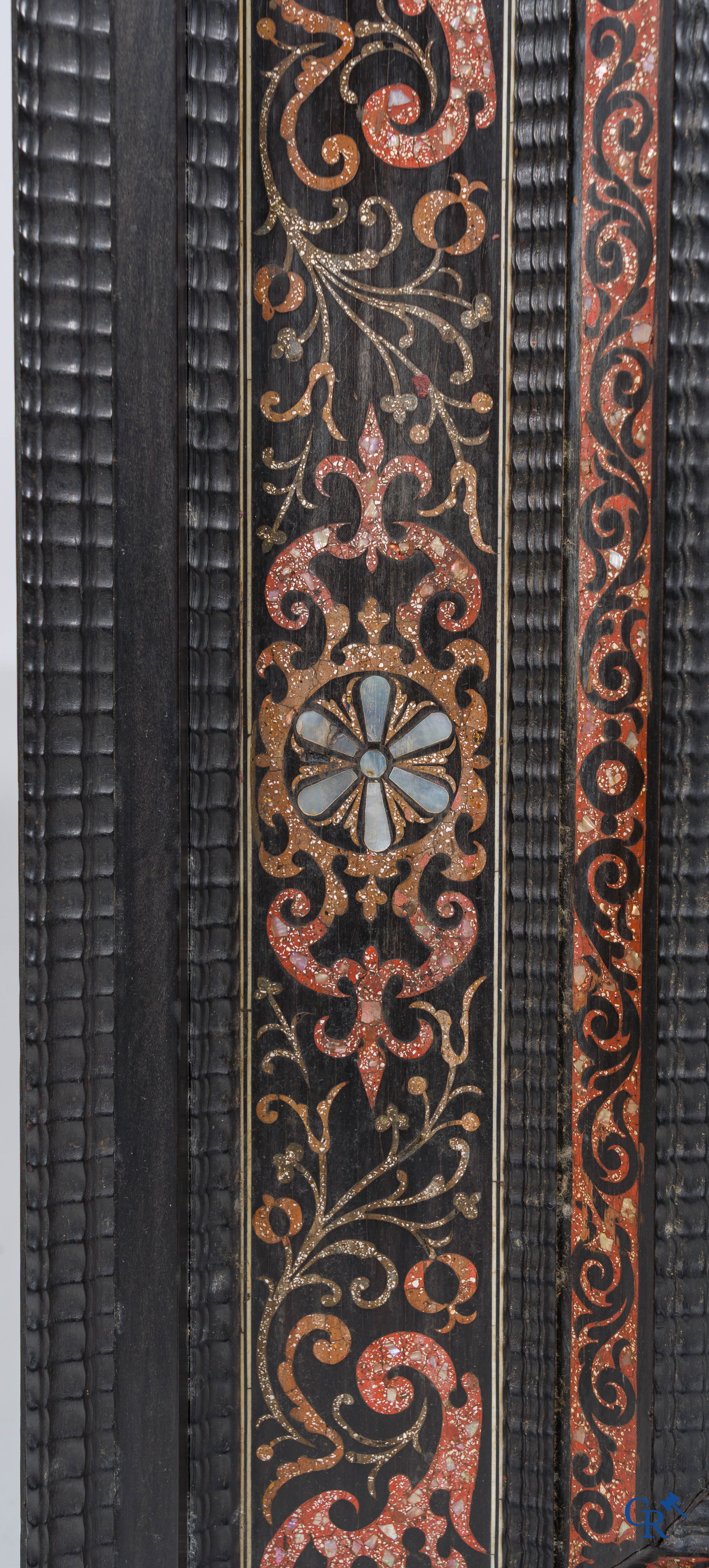 A mirror in ebony and inlay. 18th- 19th century.