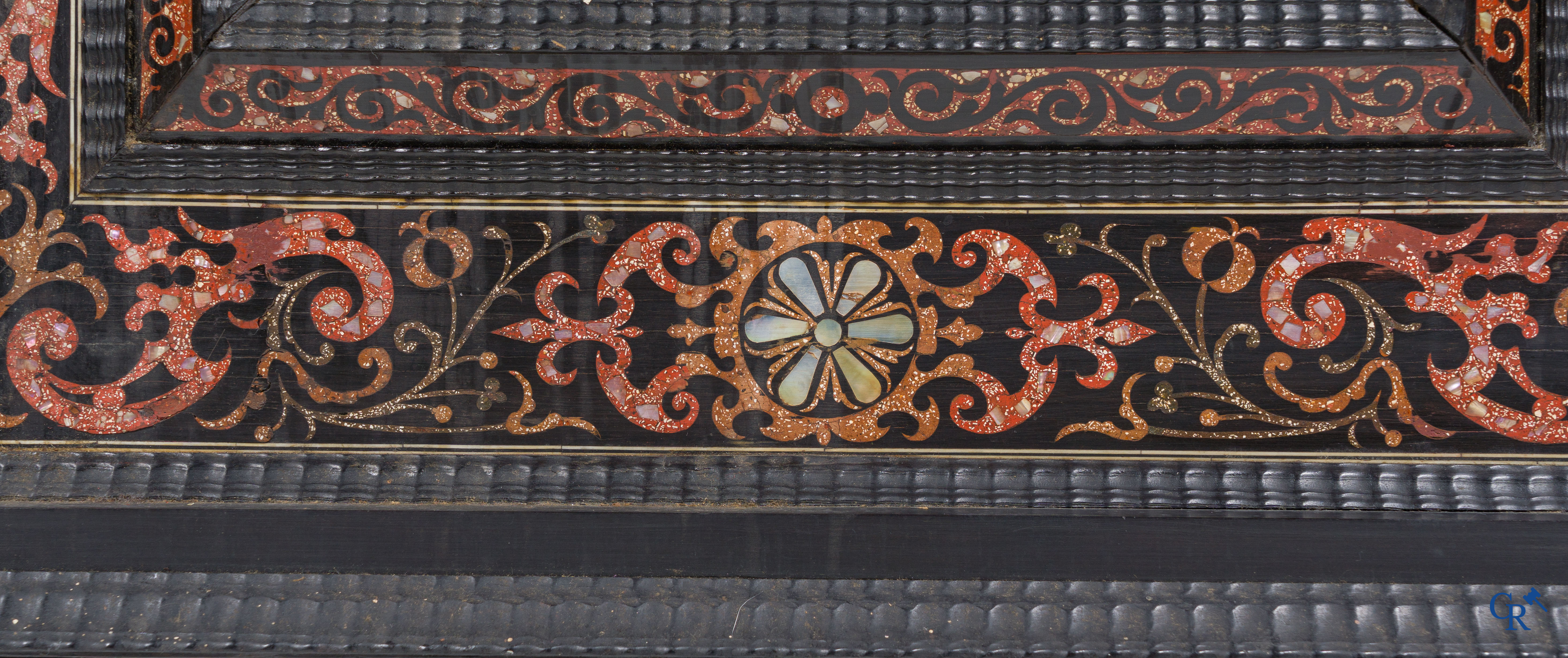 A mirror in ebony and inlay. 18th- 19th century.