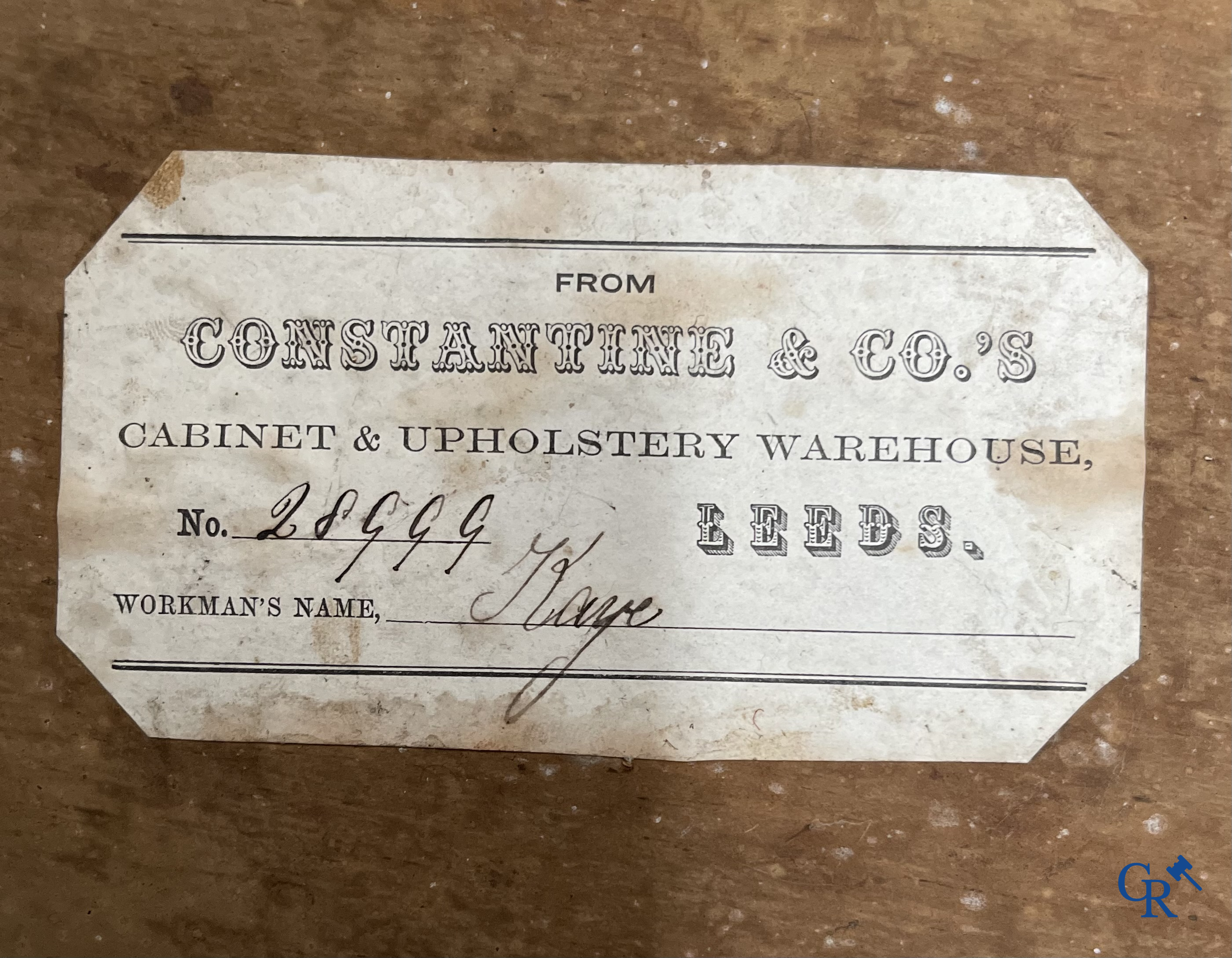 Constantine's & Co., Leeds. Paire de grands socles anglais en placage d'acajou et bois doré et sculpté. XIXe siècle.