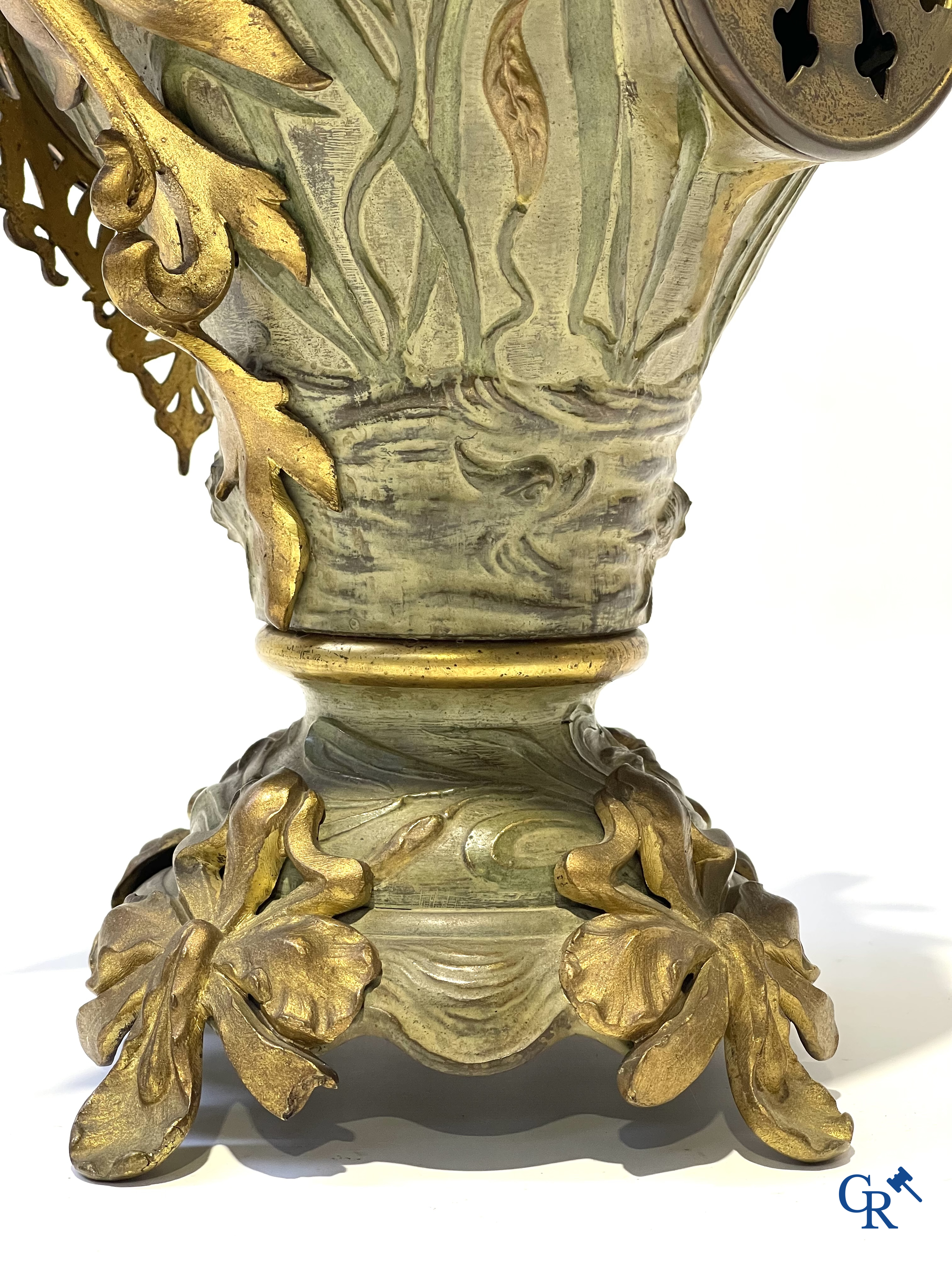 Art Nouveau, een uitzonderlijk 3-delig koud beschilderde bronzen schouwgarnituur met zeedieren. Circa 1900.