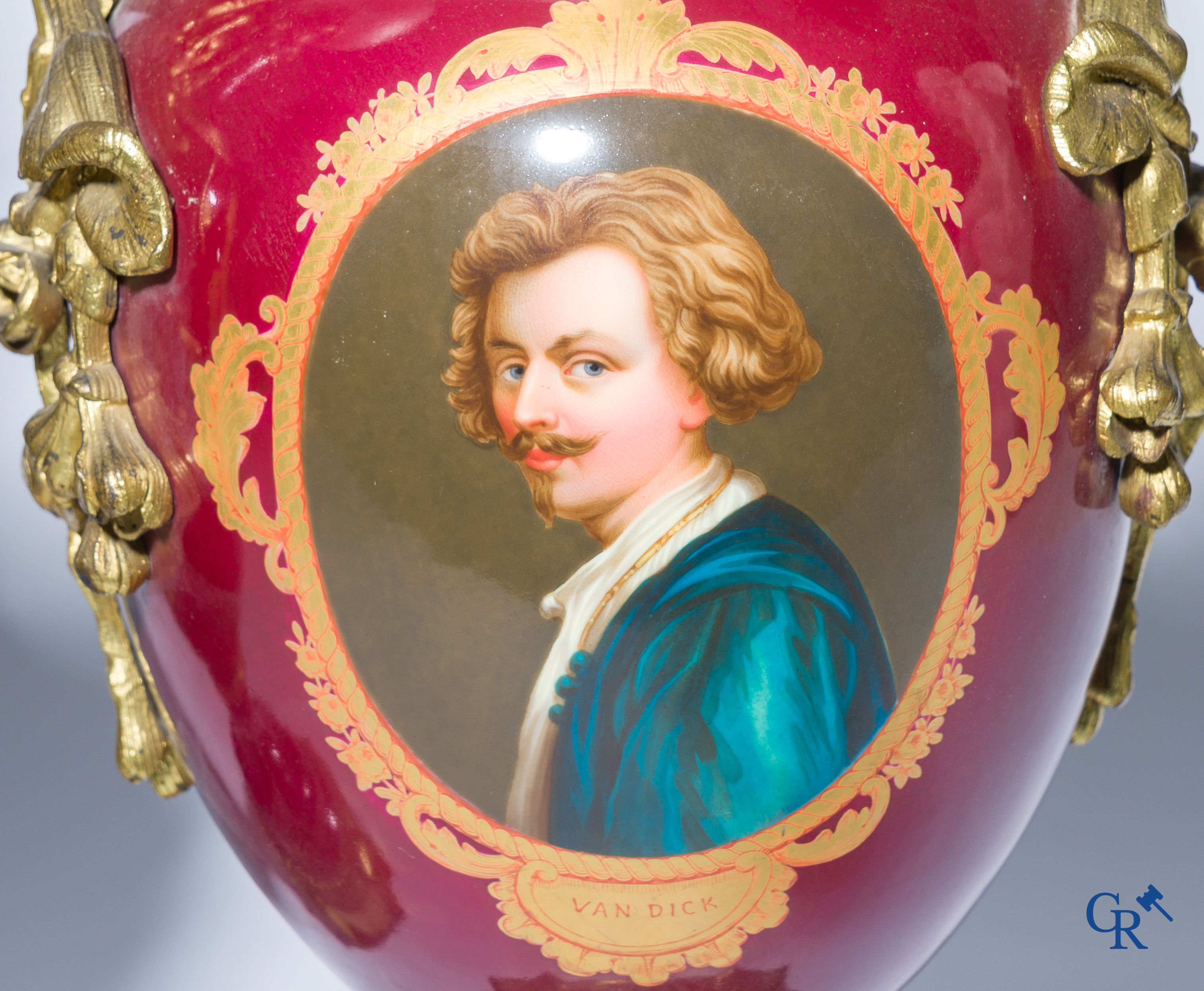 A pair of exceptional petroleum lamps in porcelain and bronze with finely painted portraits. Napoleon III Period.