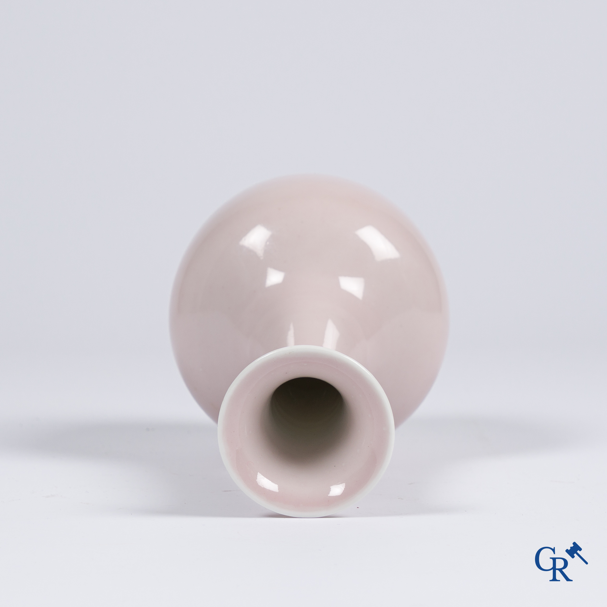 Asian Art, Chinese porcelain, a fine monochrome glazed Chinese vase. Kangxi mark. 19th century.