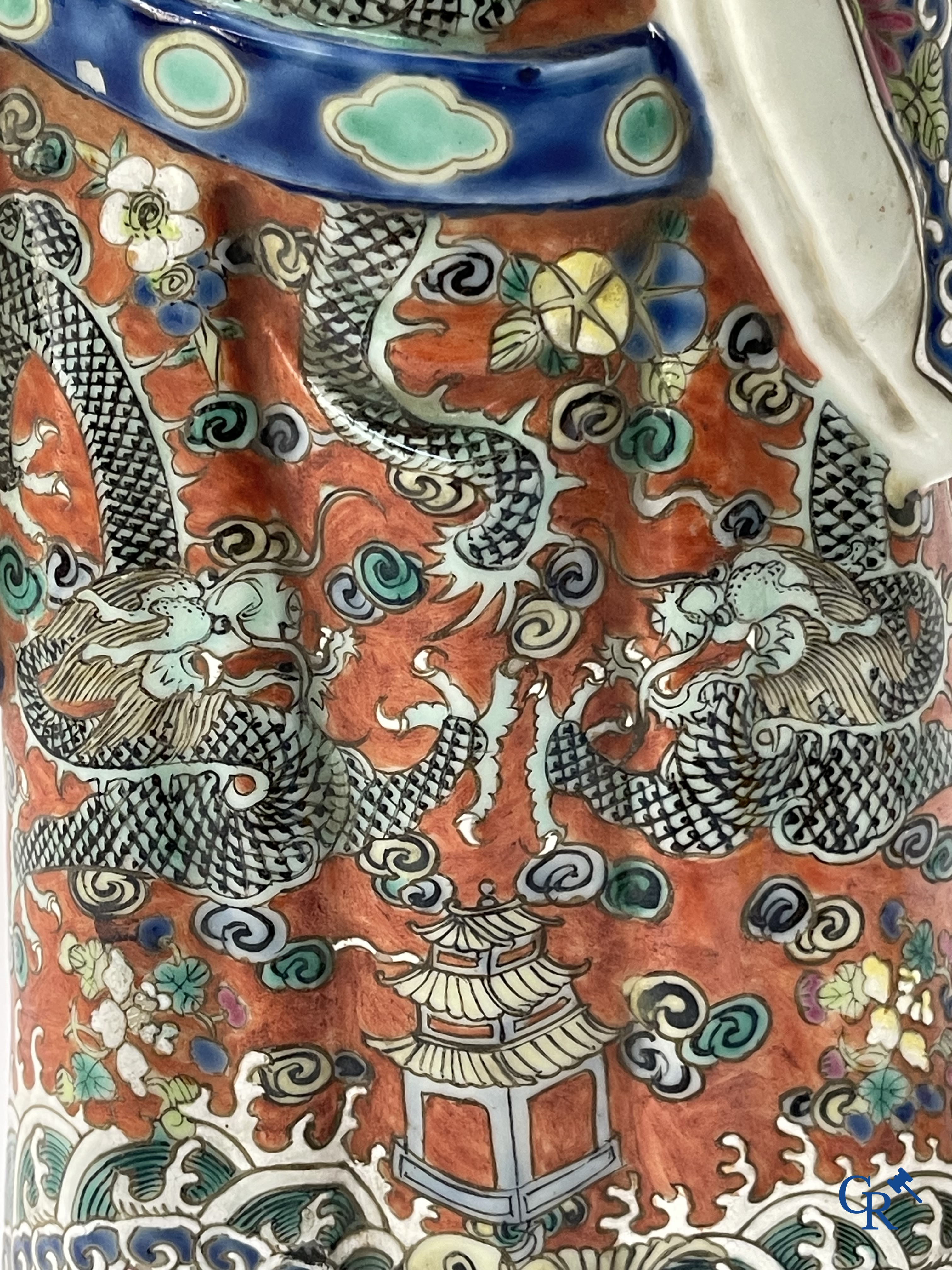 Art Asiatique, porcelaine chinoise. 3 figures d'immortels en porcelaine famille rose. 19ème siècle.