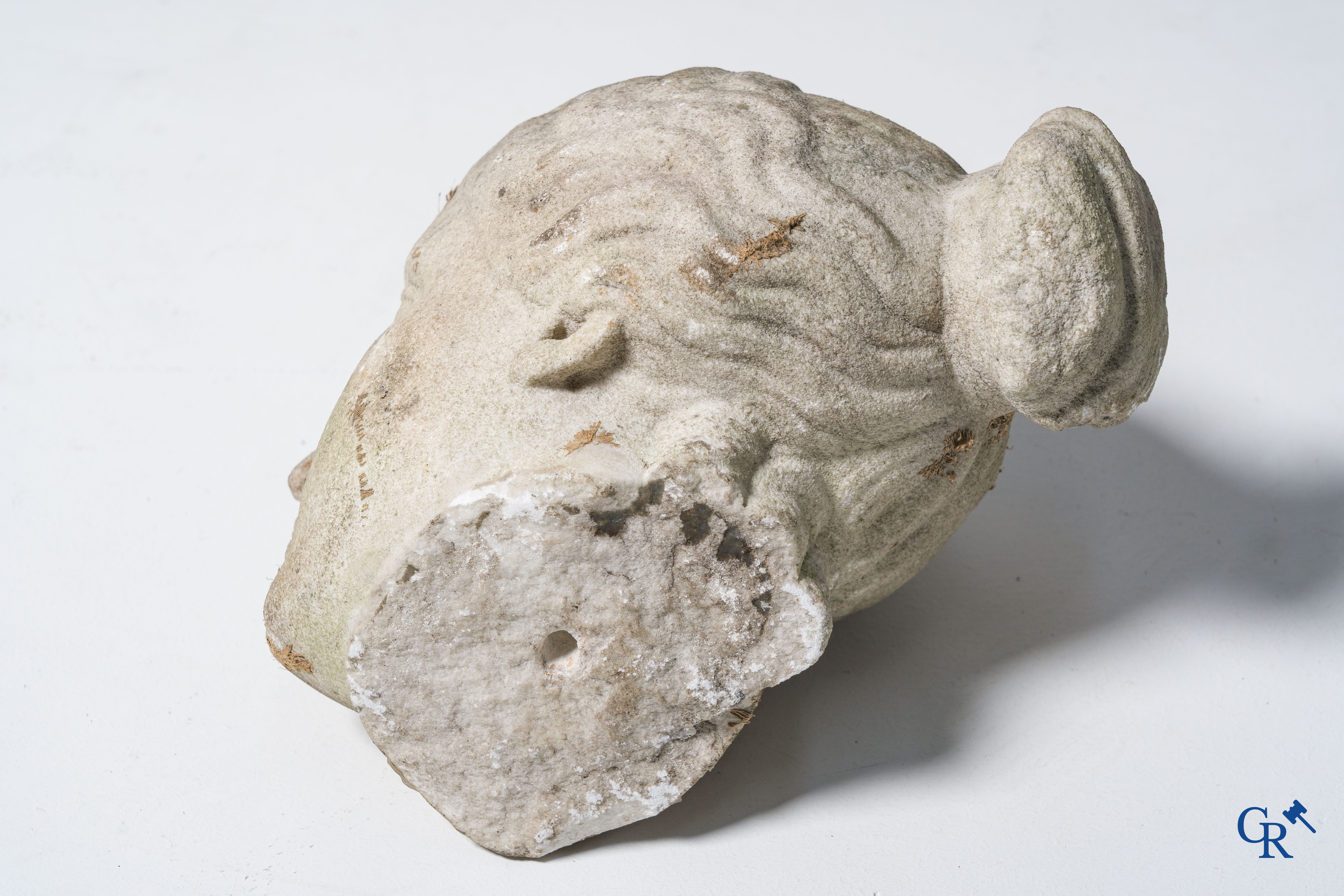 2 Imposing sculptures in carved marble. The Roman goddess Cerès and the Greek god Asklepios. Circa 1700-1750.