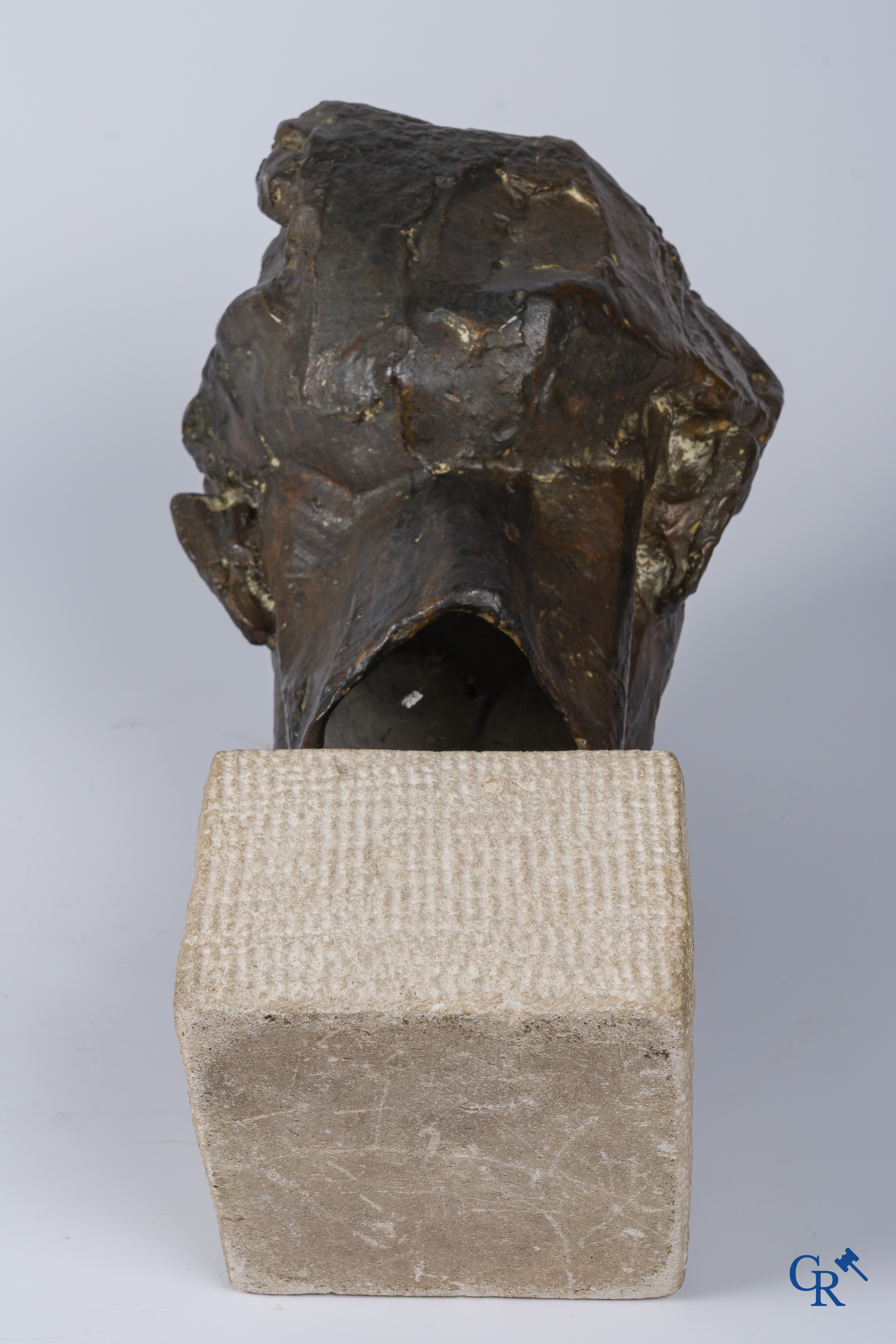 Oscar Jespers (1887-1970)(*) Portrait of the painter Walter Stevens. Bronze on limestone. 1916.