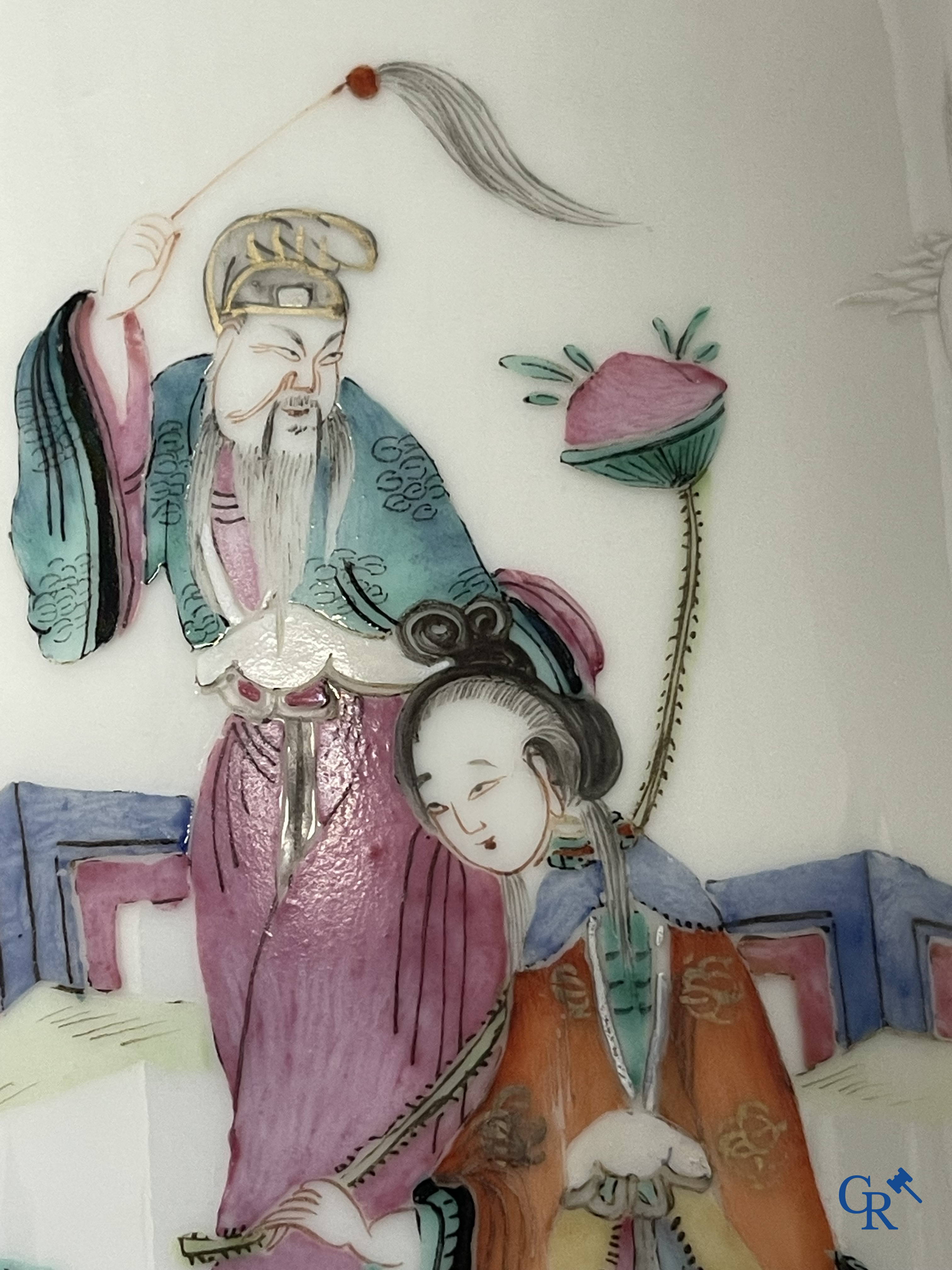 Aziatica, Chinees porselein. Een Chinese famille rose hoeden staander. Gemerkt. 19de eeuw.