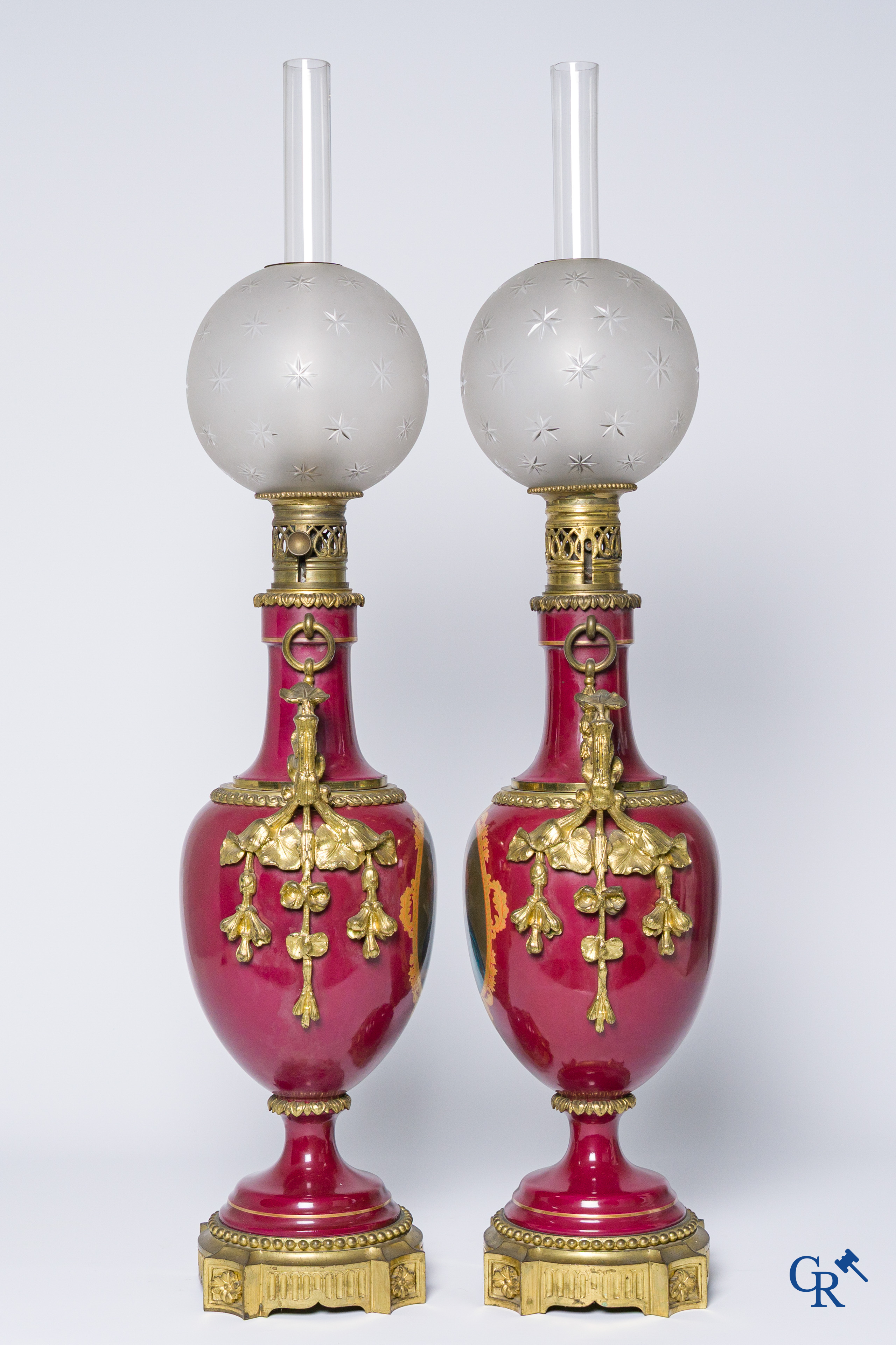 A pair of exceptional petroleum lamps in porcelain and bronze with finely painted portraits. Napoleon III Period.