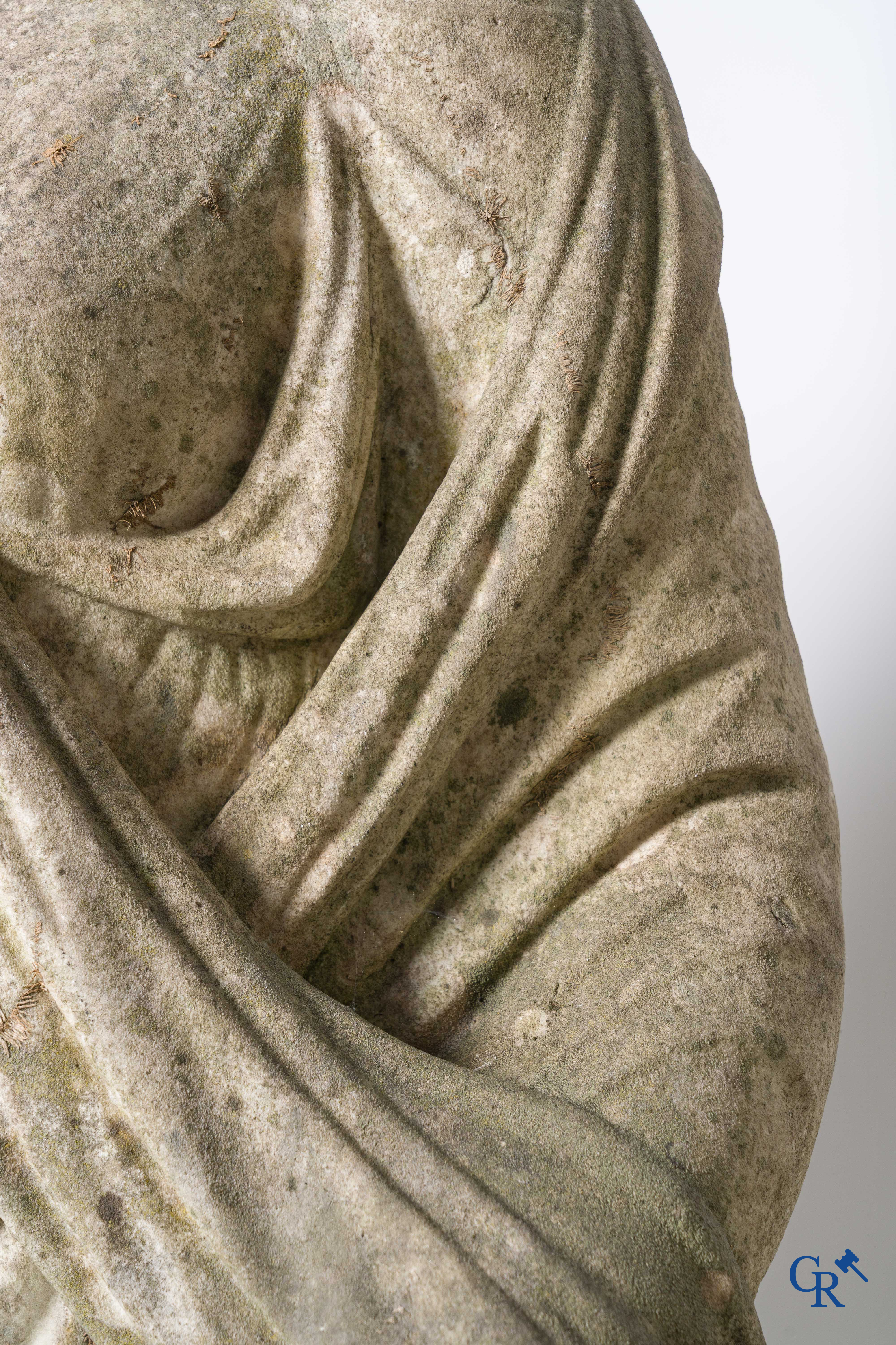 2 Imposing sculptures in carved marble. The Roman goddess Cerès and the Greek god Asklepios. Circa 1700-1750.