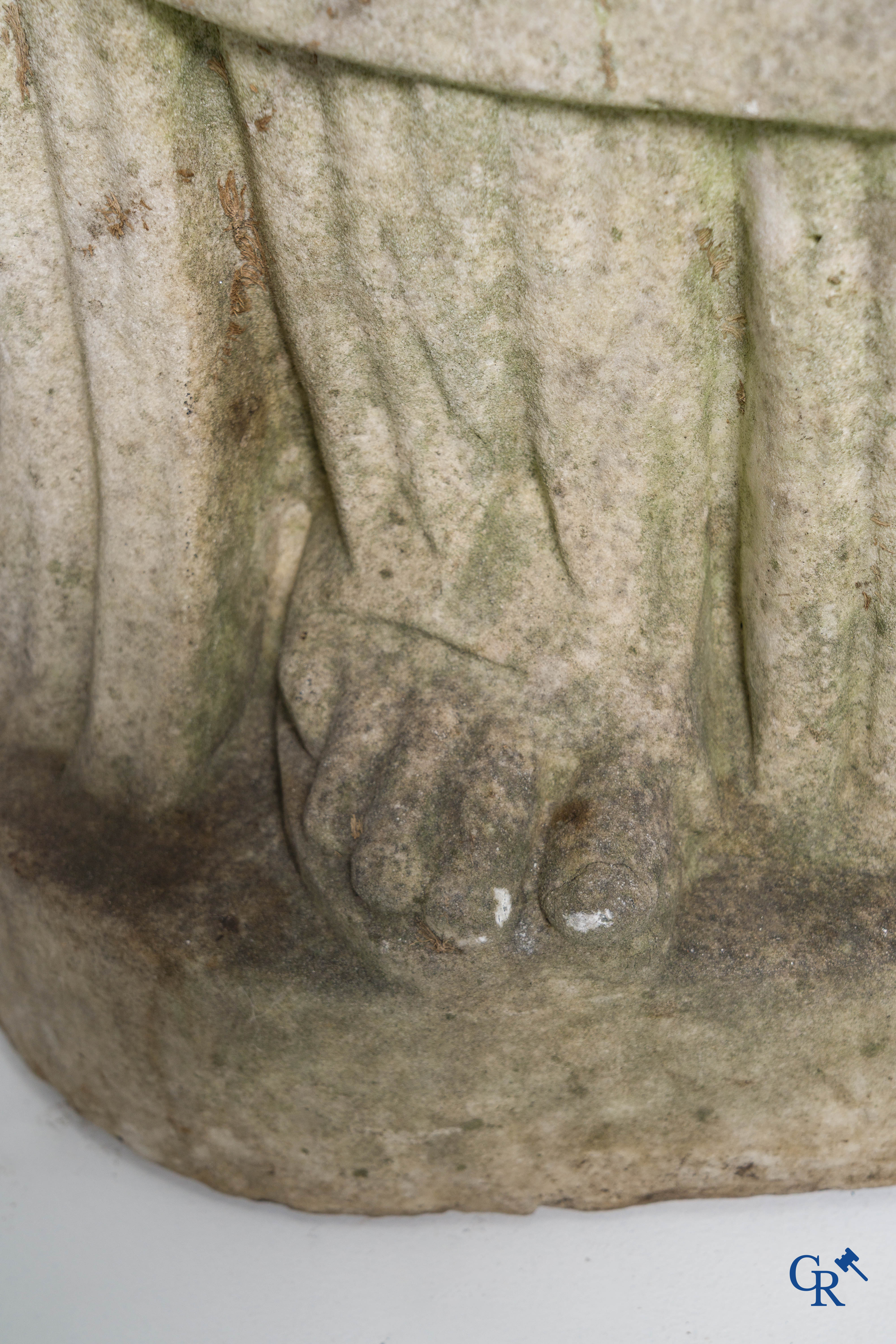 2 Imposing sculptures in carved marble. The Roman goddess Cerès and the Greek god Asklepios. Circa 1700-1750.