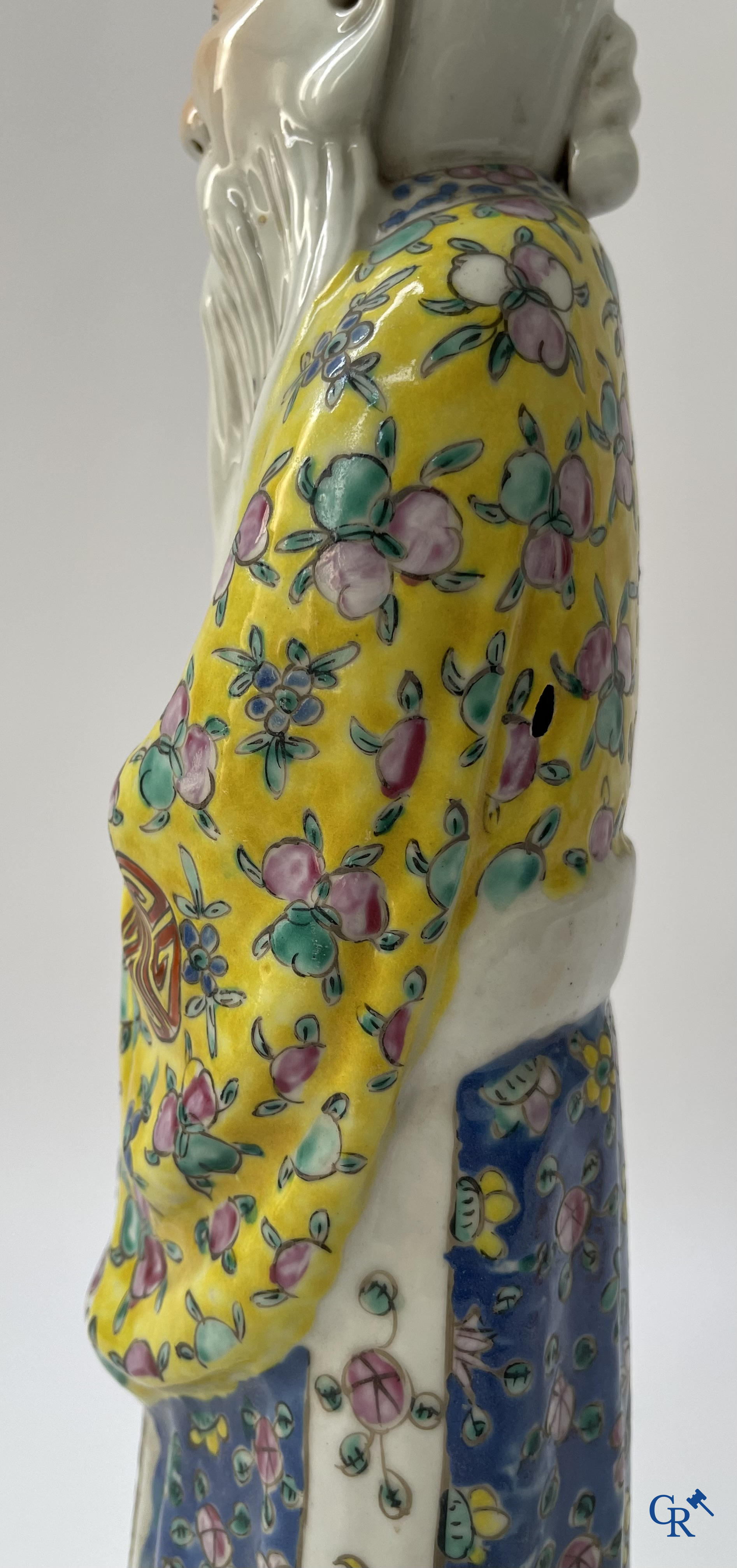 Art Asiatique, porcelaine chinoise. 3 figures d'immortels en porcelaine famille rose. 19ème siècle.