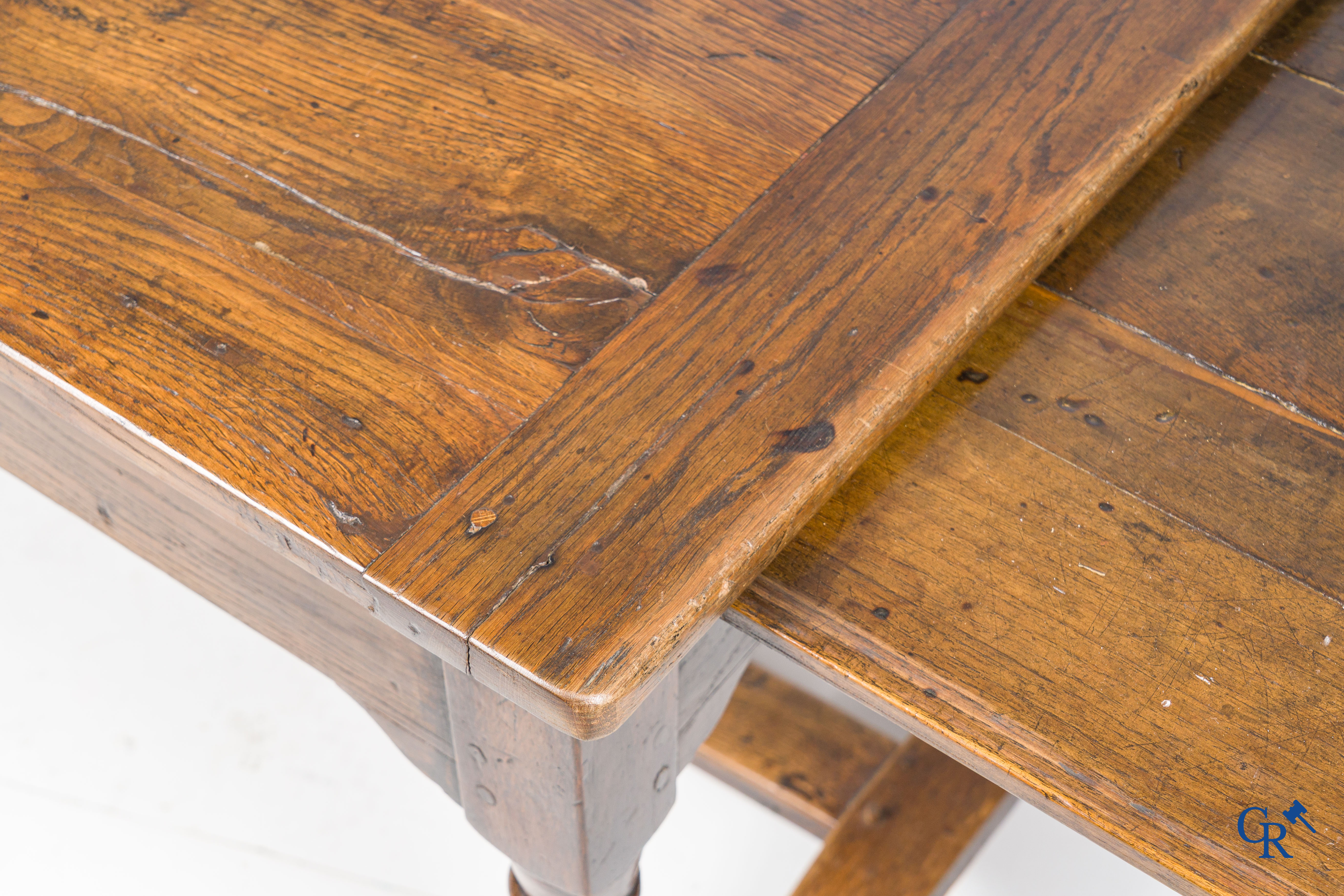 Antique oak monastery table with pull-out leaf and 1 drawer. Late 18th - Early 19th century.
