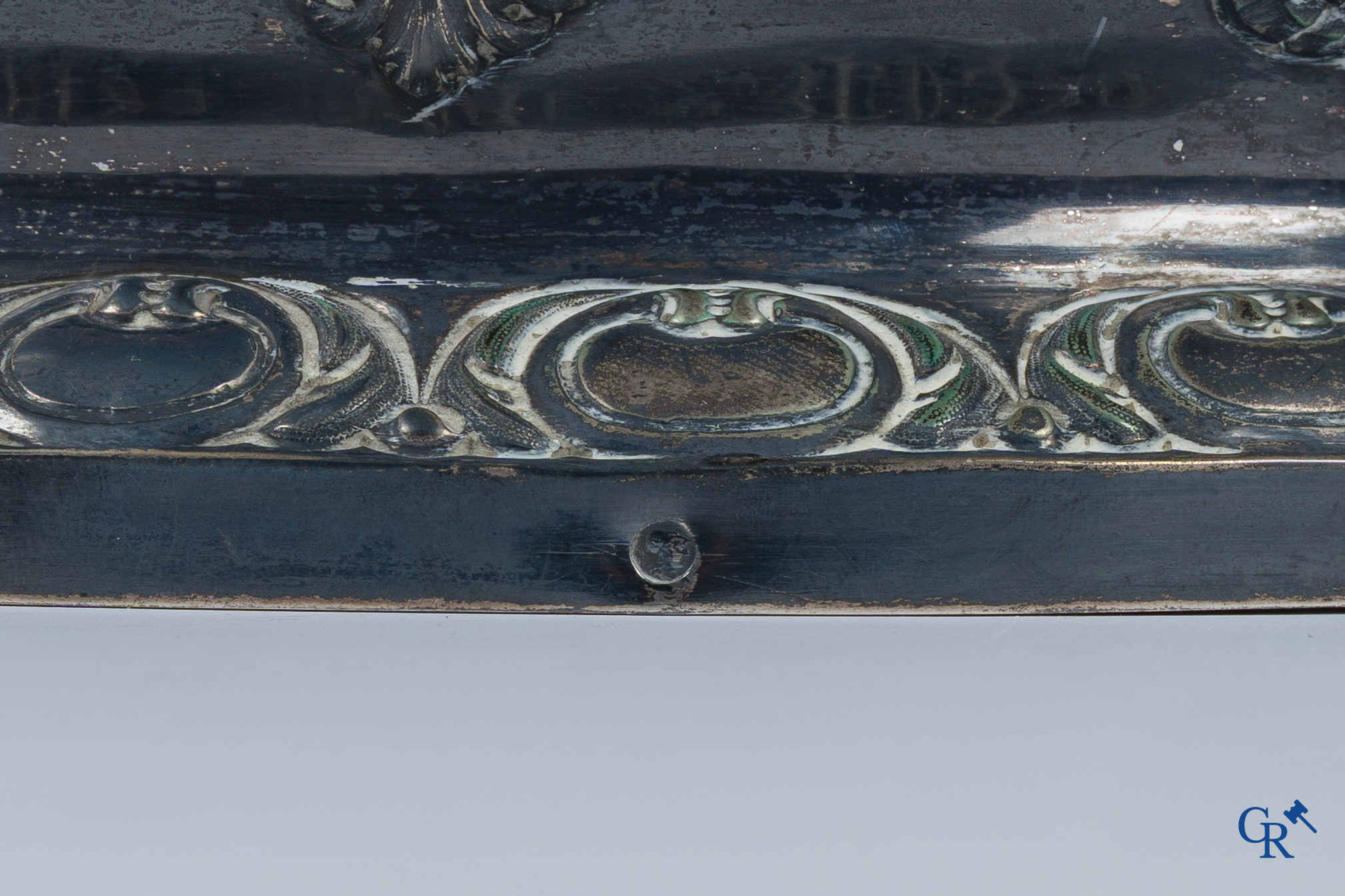 Religieuze objecten, een reliekhouder met stralenkrans in zilver en messing. Meerdere keurmerken, zilver 2de gehalte.