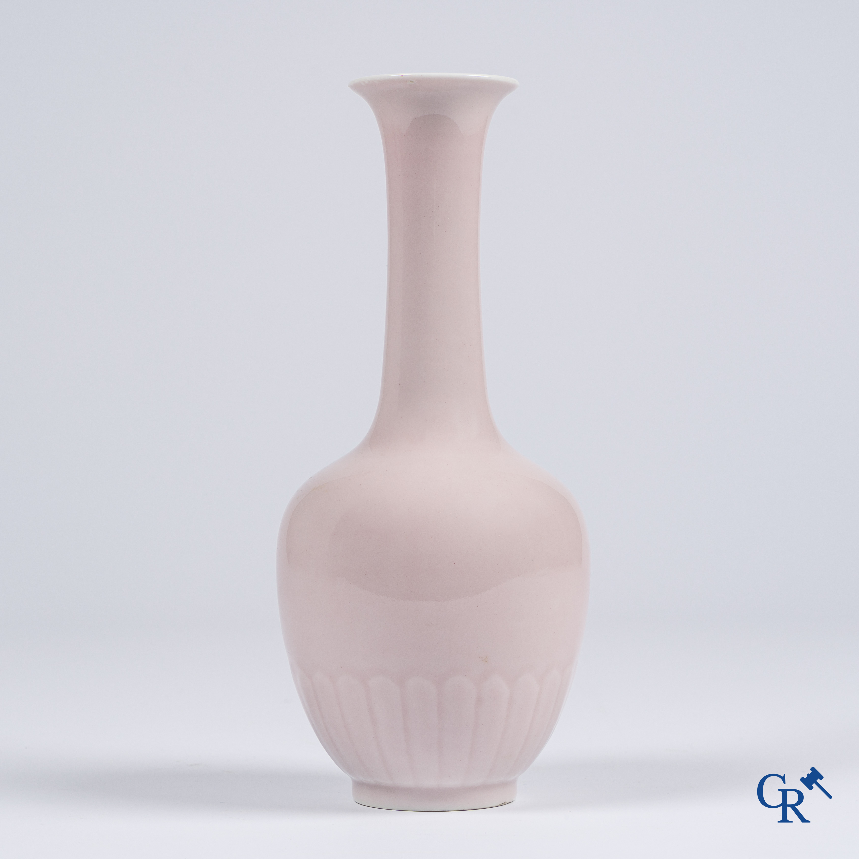 Asian Art, Chinese porcelain, a fine monochrome glazed Chinese vase. Kangxi mark. 19th century.