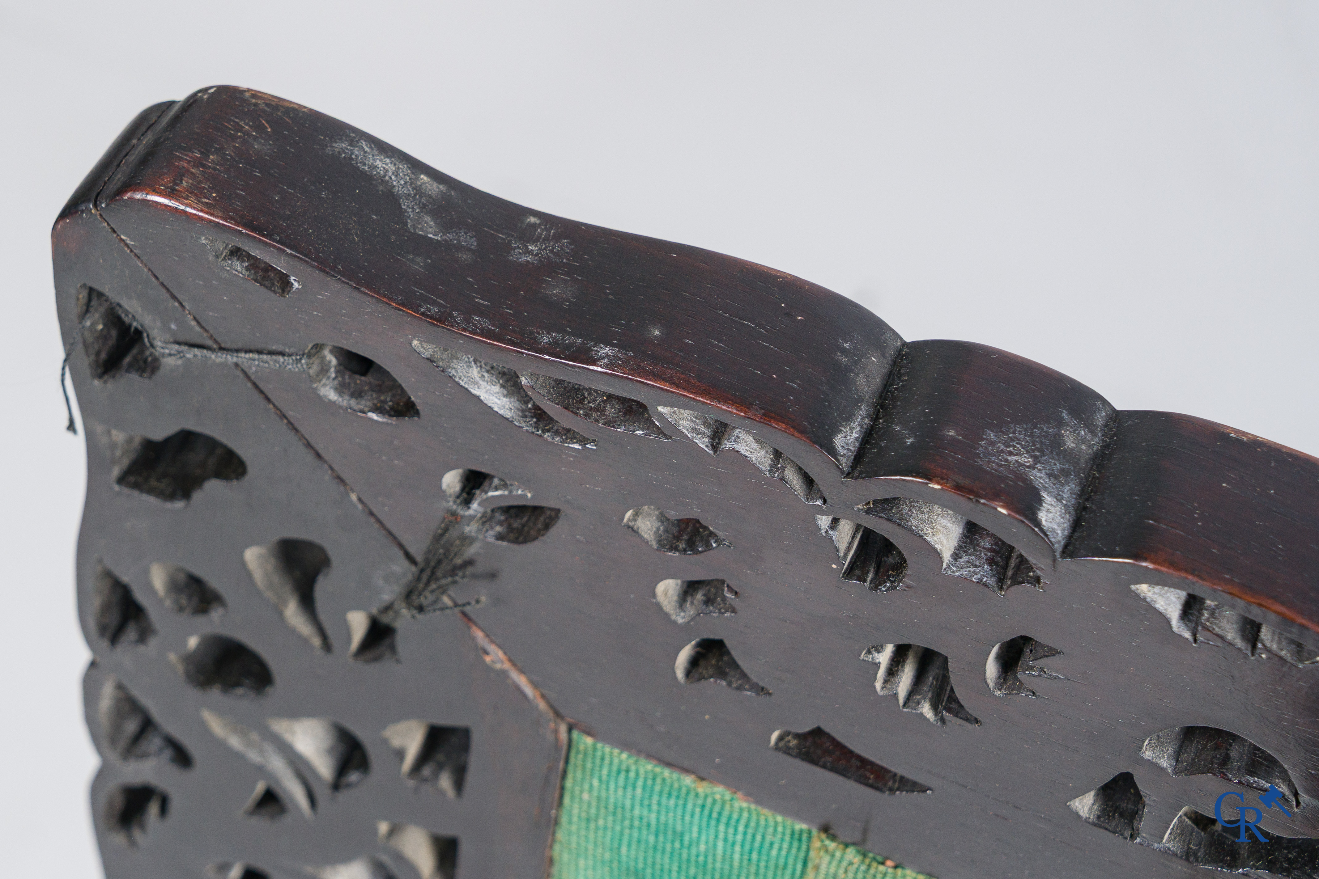 Asian Art, a large mirror in carved Chinese hardwood. 19th century.