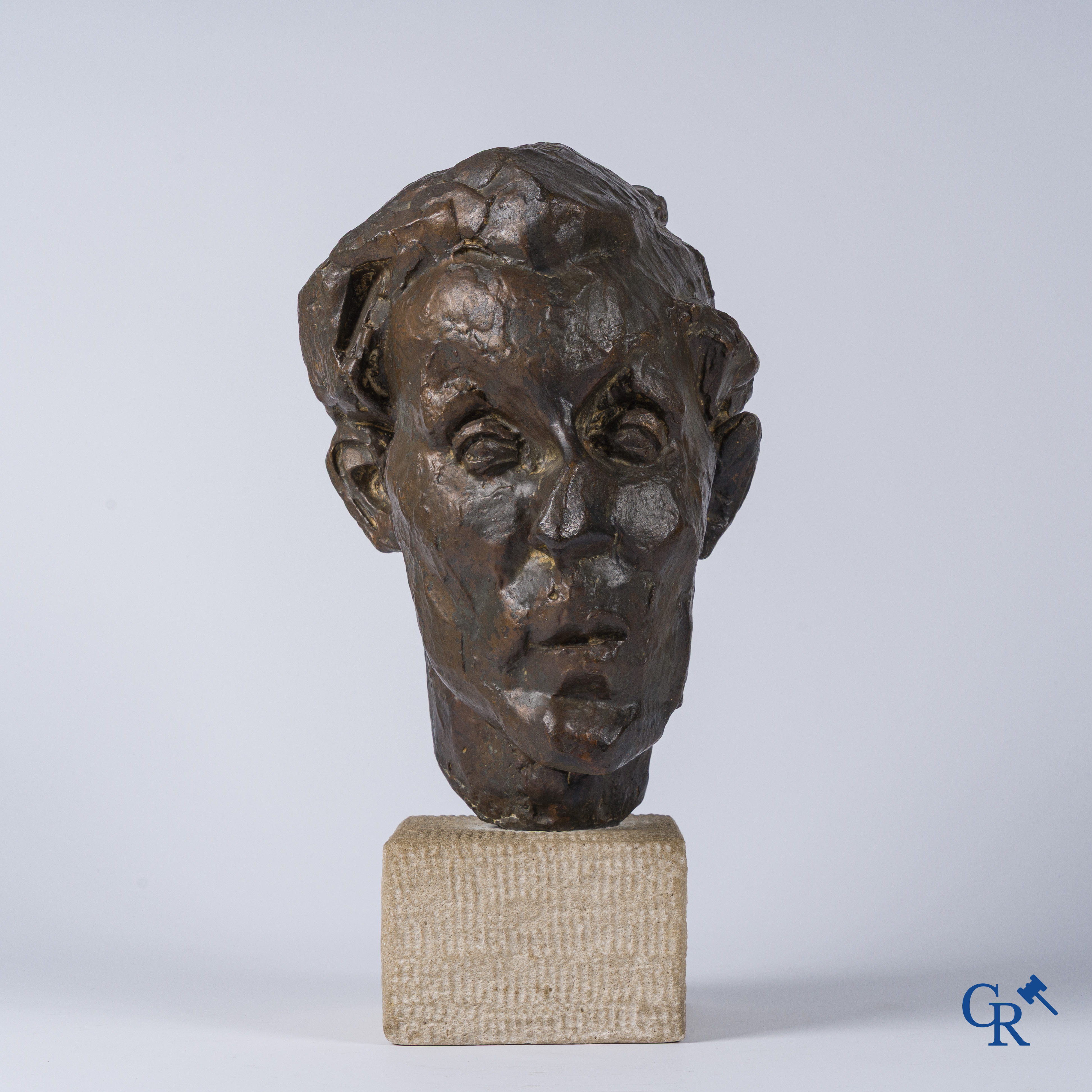 Oscar Jespers (1887-1970)(*) Portrait of the painter Walter Stevens. Bronze on limestone. 1916.