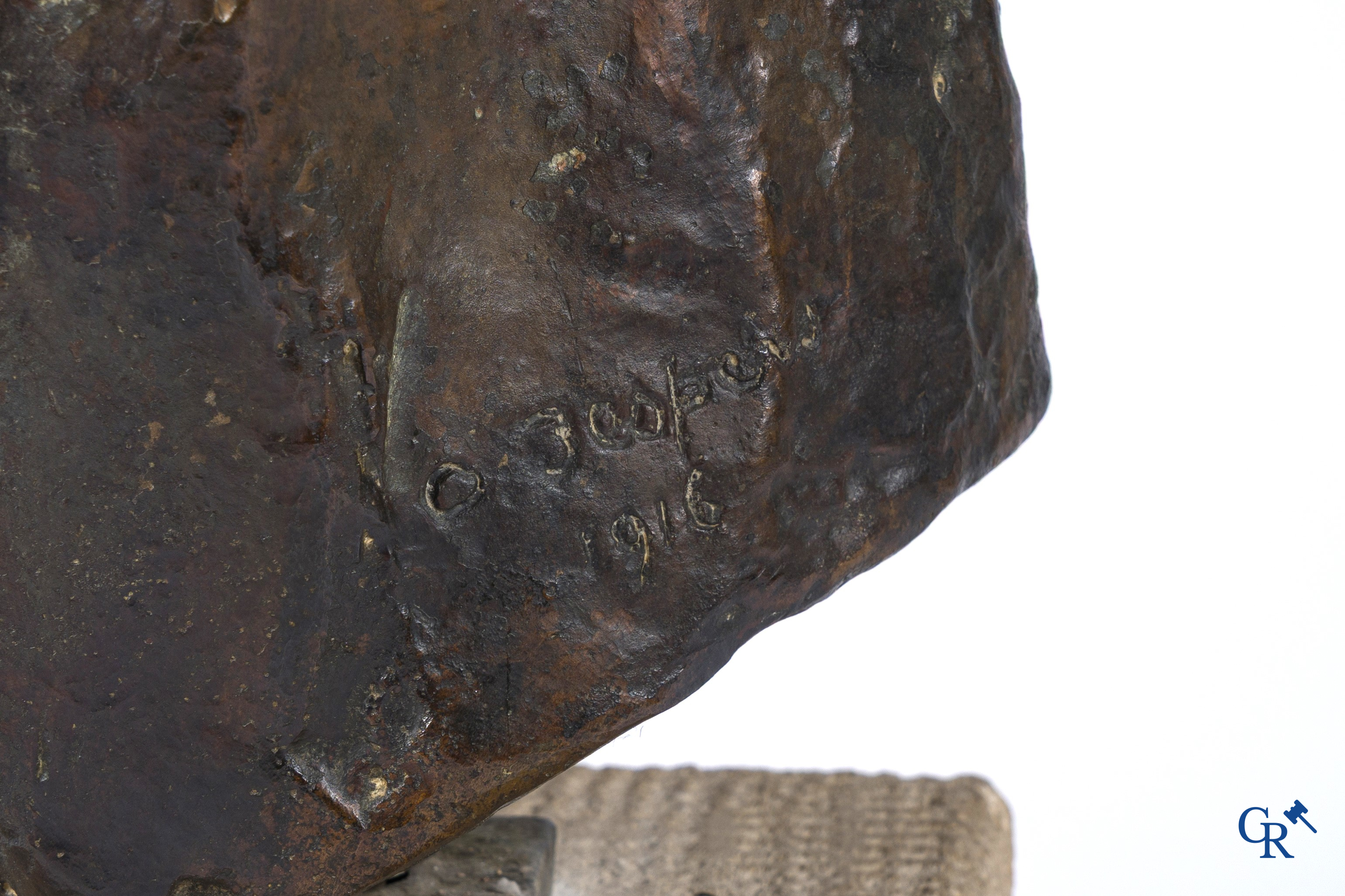 Oscar Jespers (1887-1970)(*) Portrait of the painter Walter Stevens. Bronze on limestone. 1916.